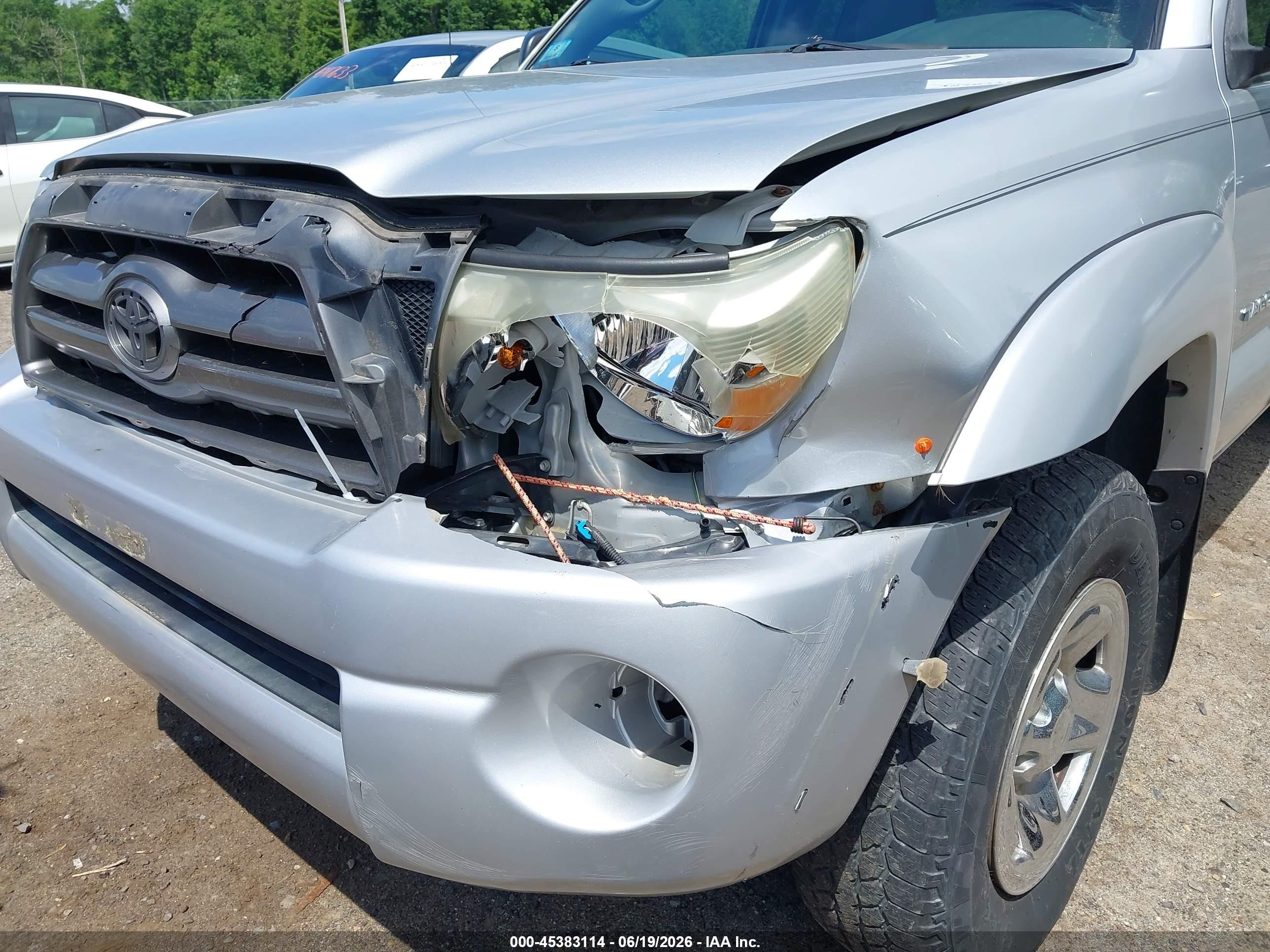 2005 Toyota Tacoma Base V6 Silver vin: 5TEUU42N95Z049906