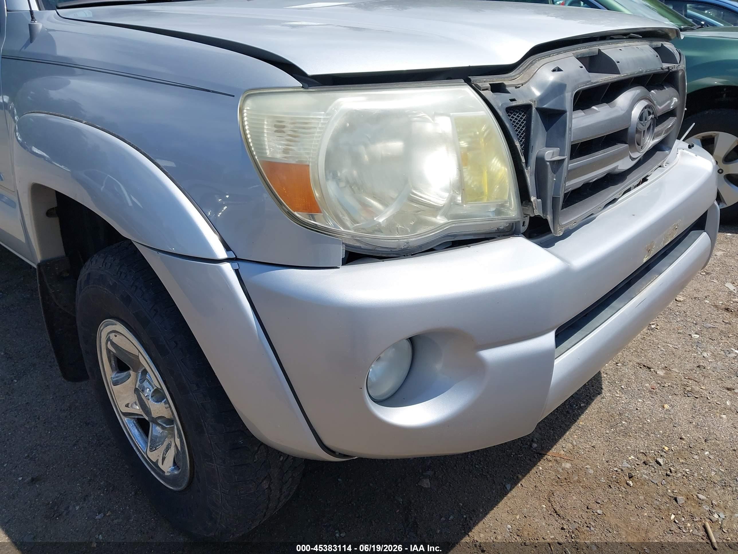 2005 Toyota Tacoma Base V6 Silver vin: 5TEUU42N95Z049906