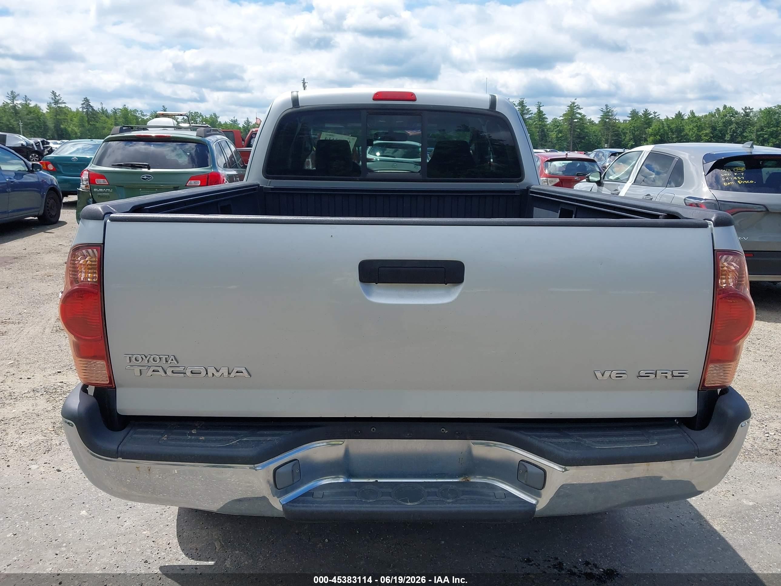 2005 Toyota Tacoma Base V6 Silver vin: 5TEUU42N95Z049906