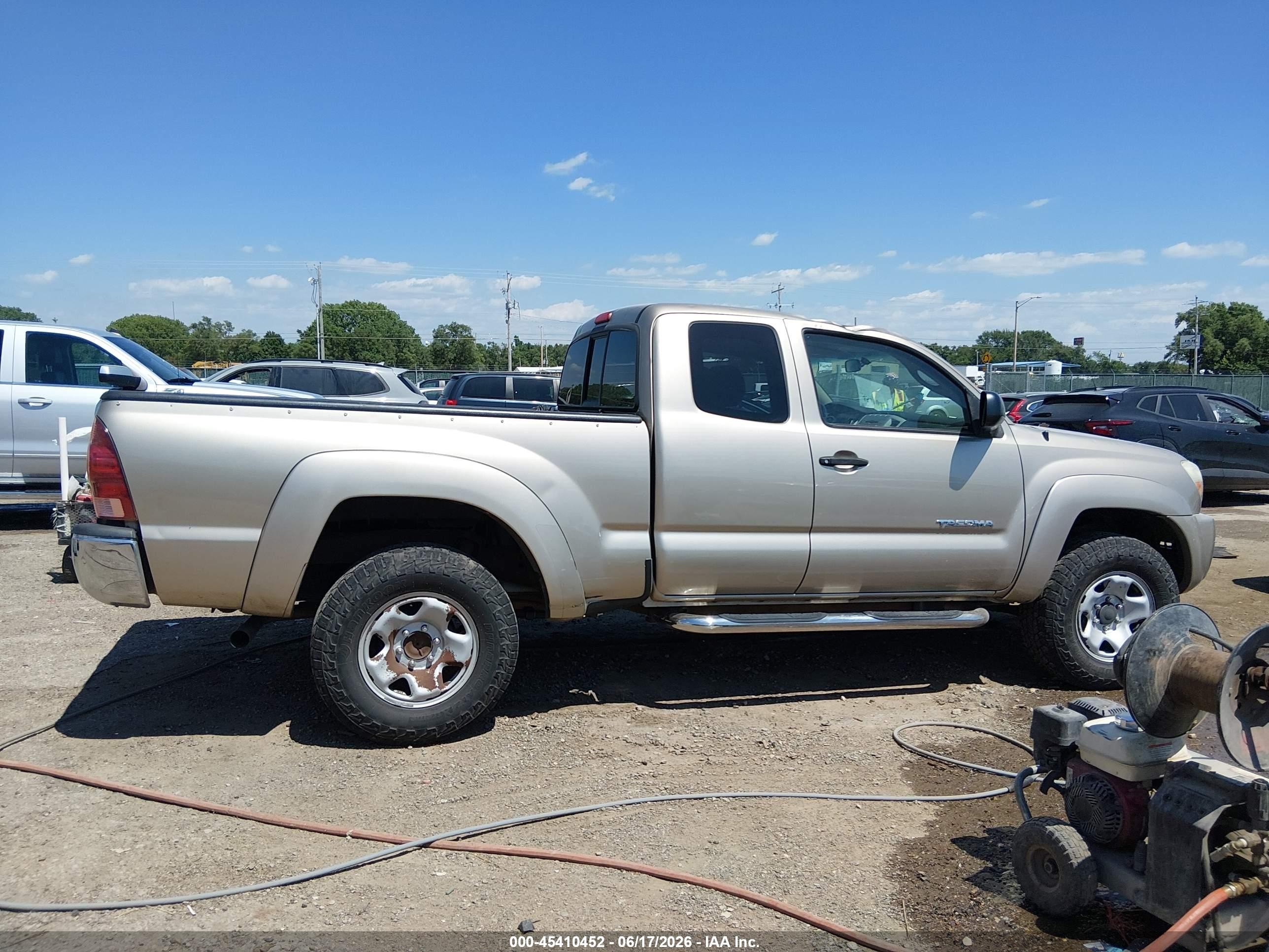 2006 Toyota Tacoma Base V6 Beige vin: 5TEUU42N96Z296490