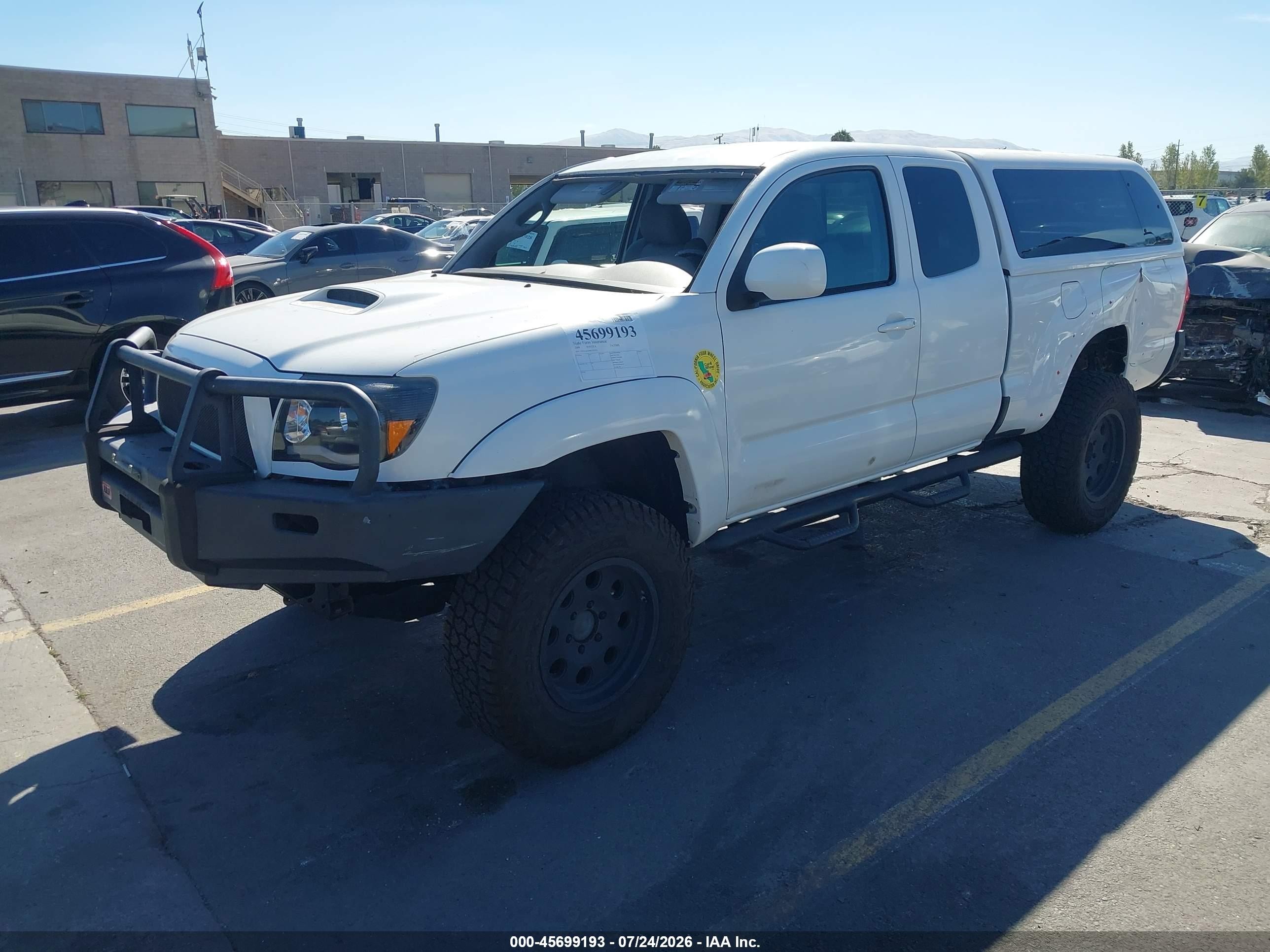 2008 Toyota Tacoma Base V6 White vin: 5TEUU42N98Z503754