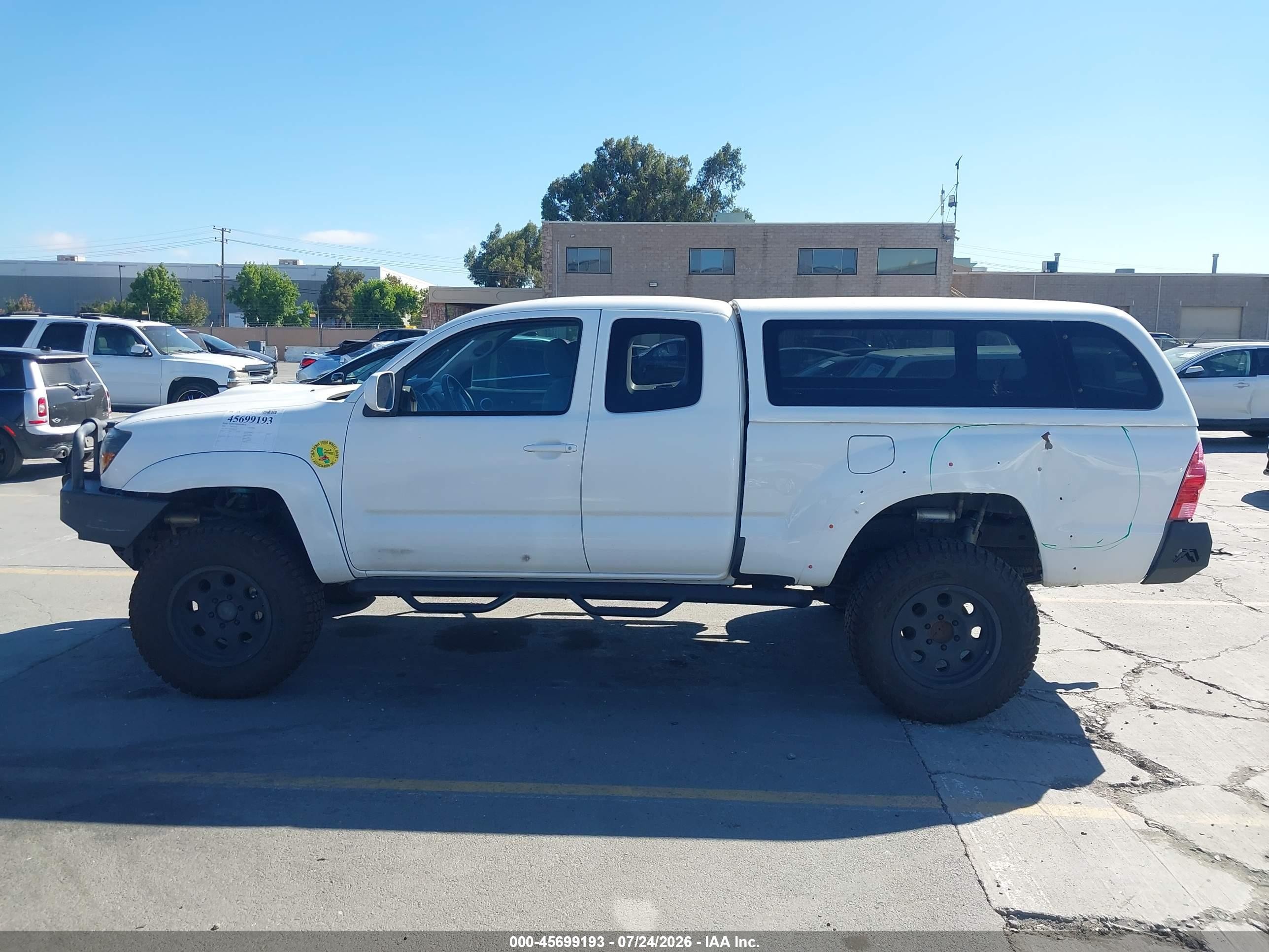 2008 Toyota Tacoma Base V6 White vin: 5TEUU42N98Z503754