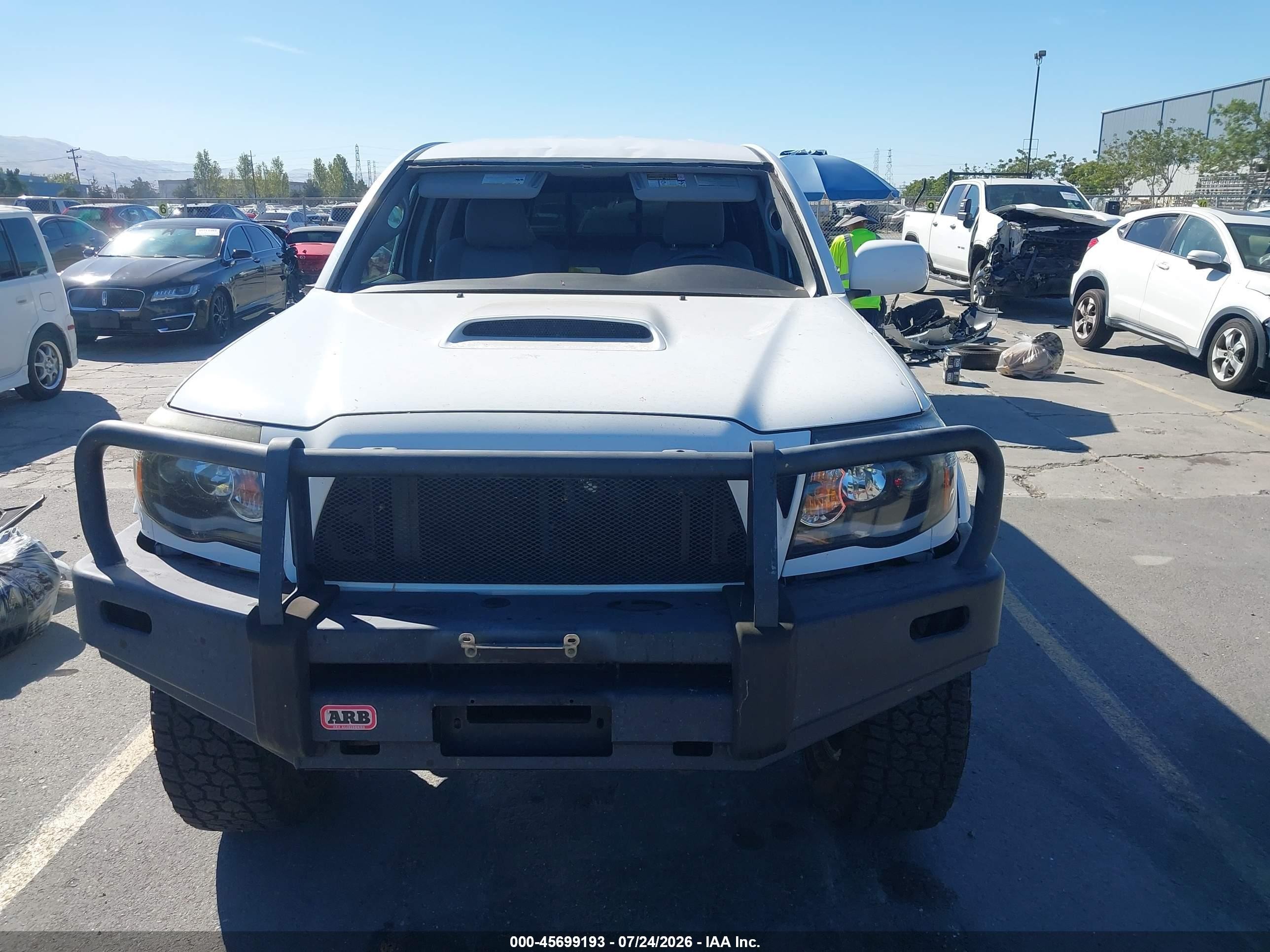 2008 Toyota Tacoma Base V6 White vin: 5TEUU42N98Z503754