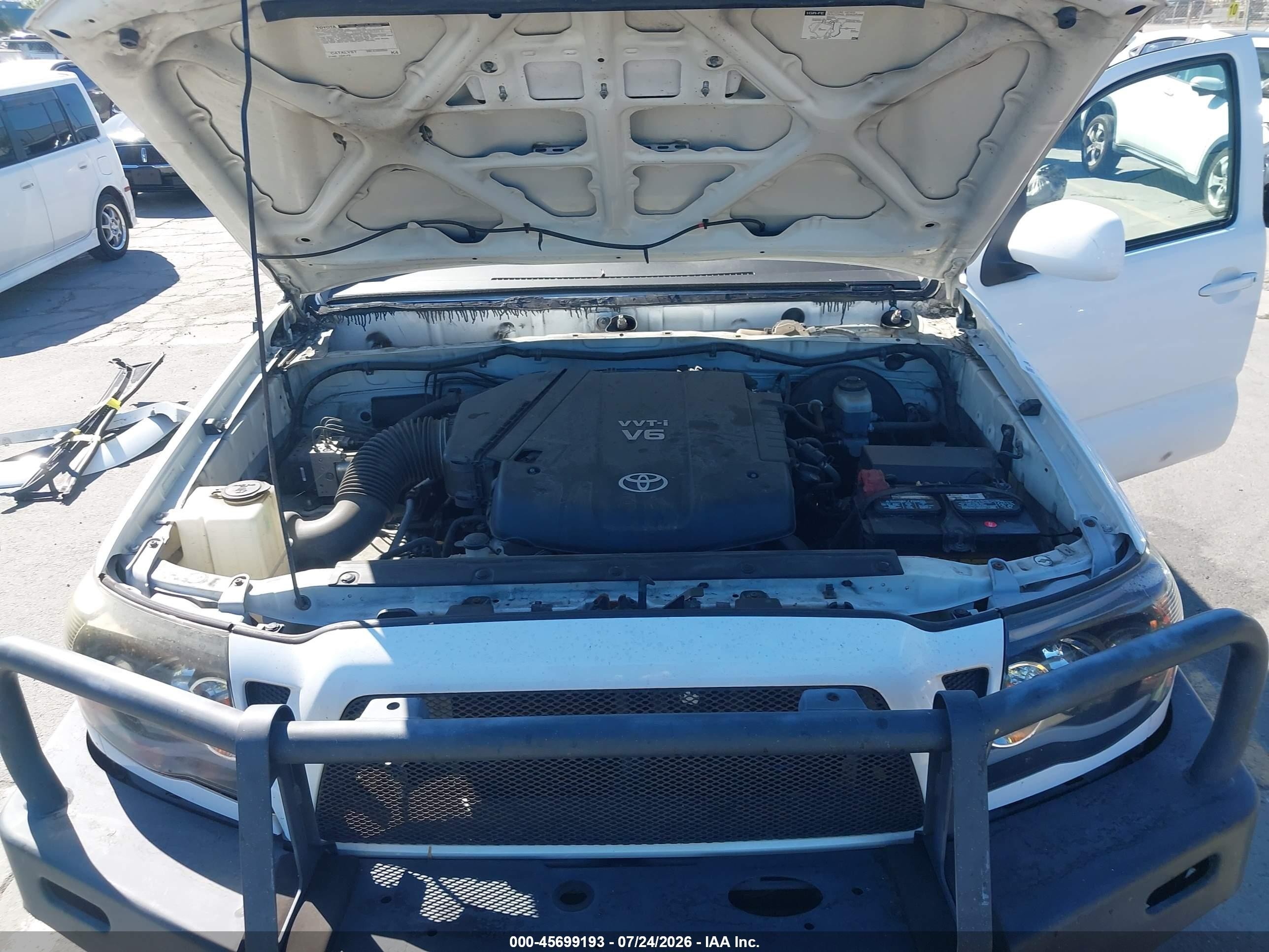 2008 Toyota Tacoma Base V6 White vin: 5TEUU42N98Z503754