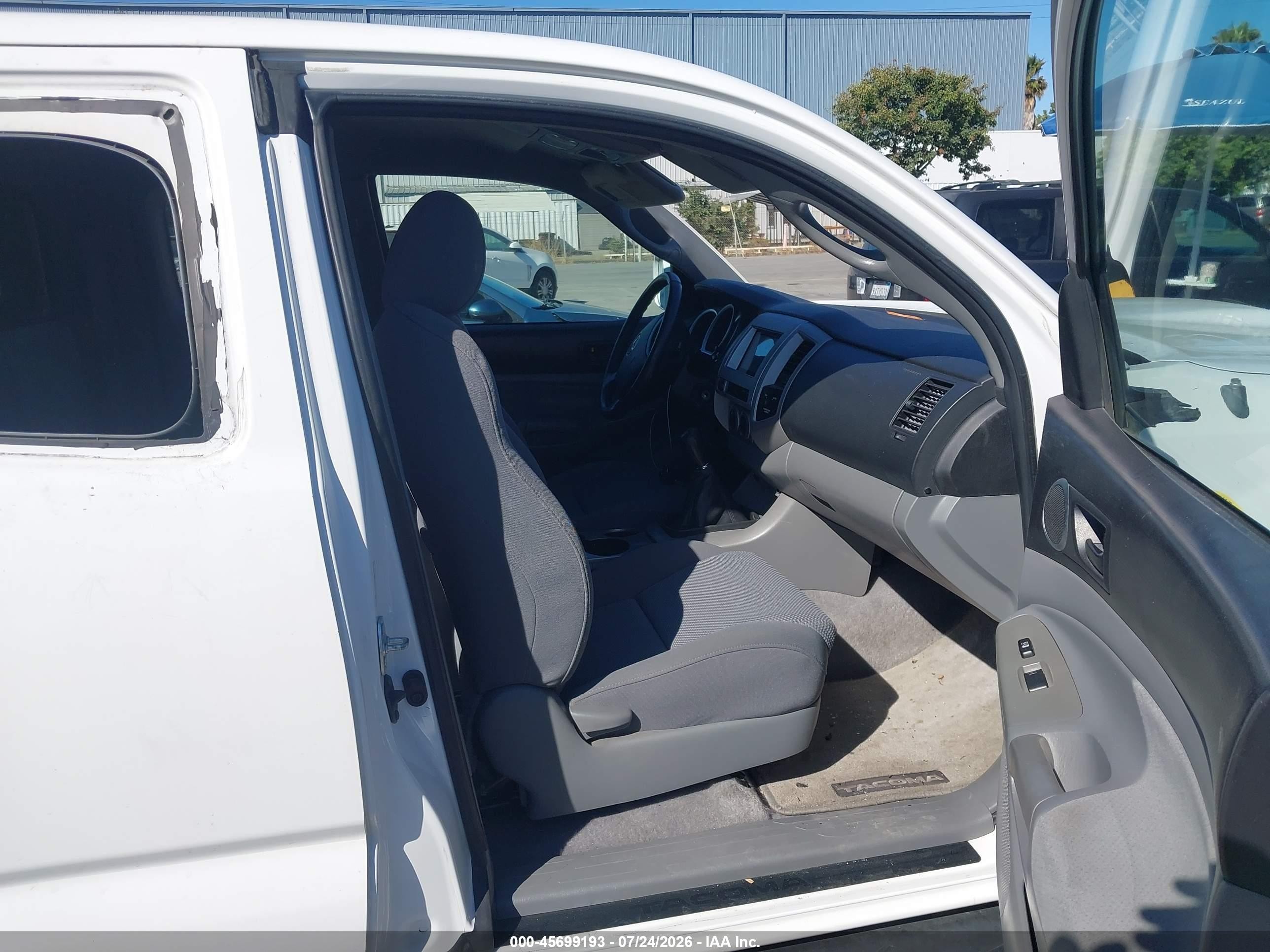 2008 Toyota Tacoma Base V6 White vin: 5TEUU42N98Z503754