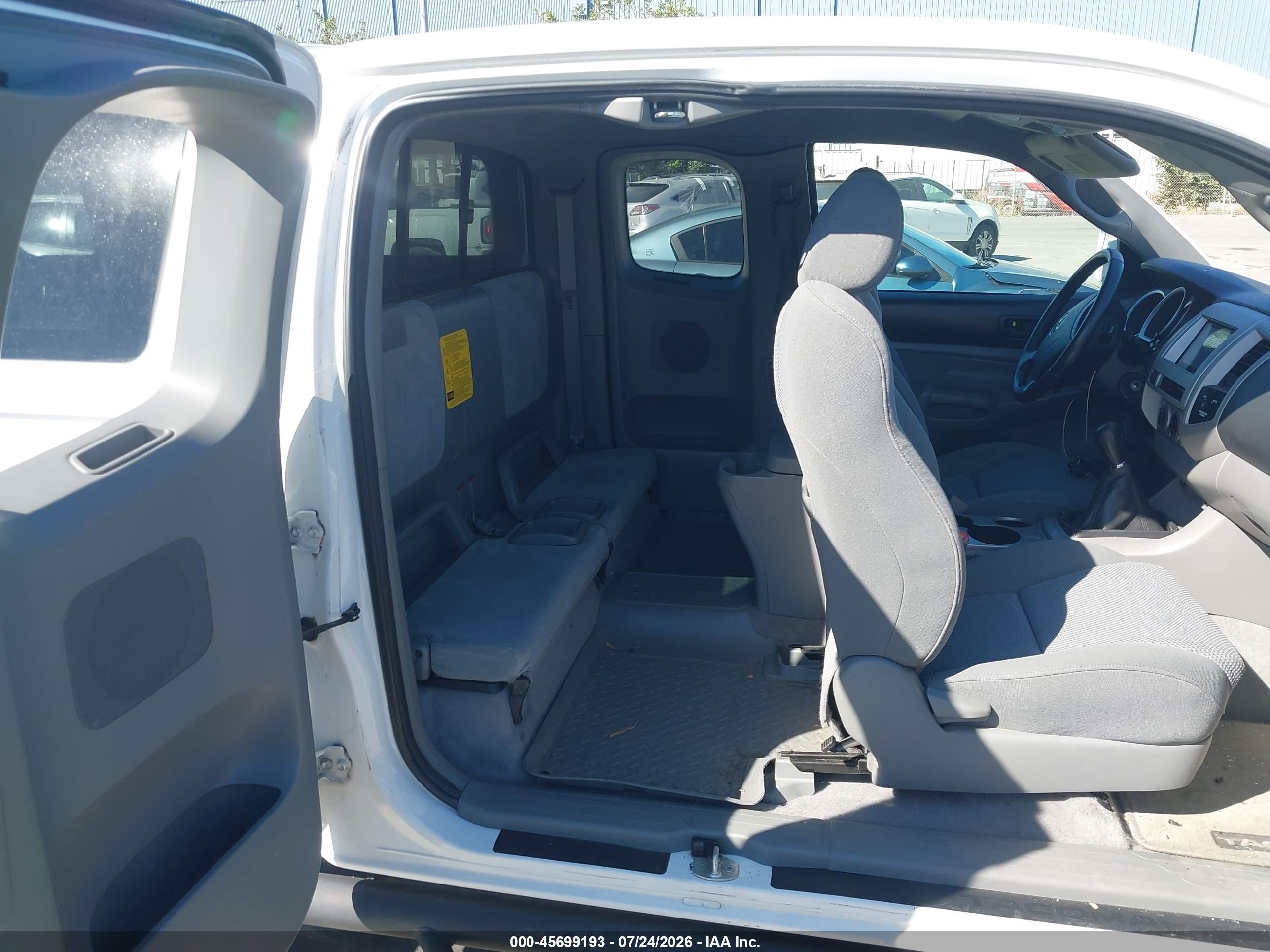 2008 Toyota Tacoma Base V6 White vin: 5TEUU42N98Z503754