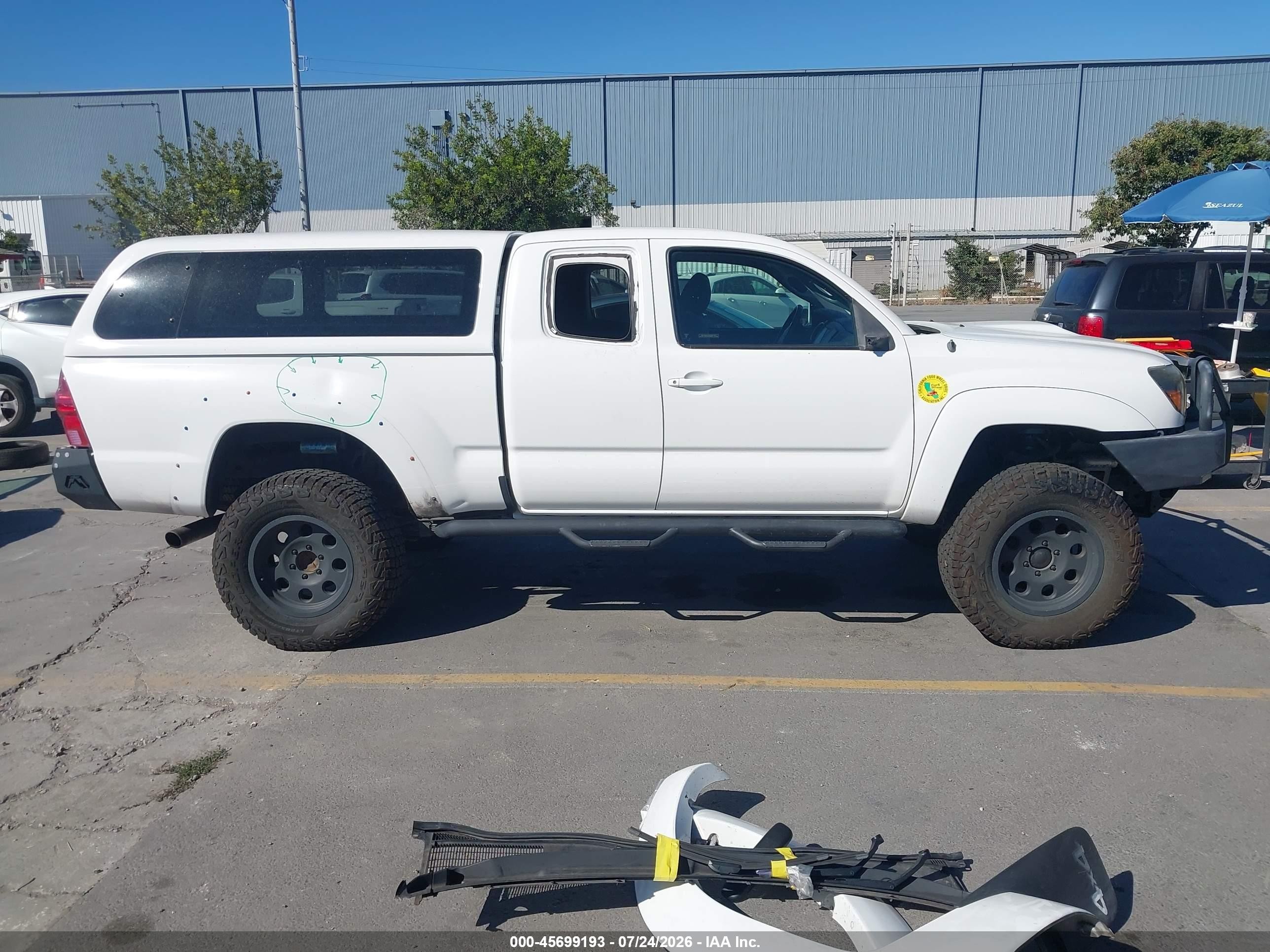 2008 Toyota Tacoma Base V6 White vin: 5TEUU42N98Z503754