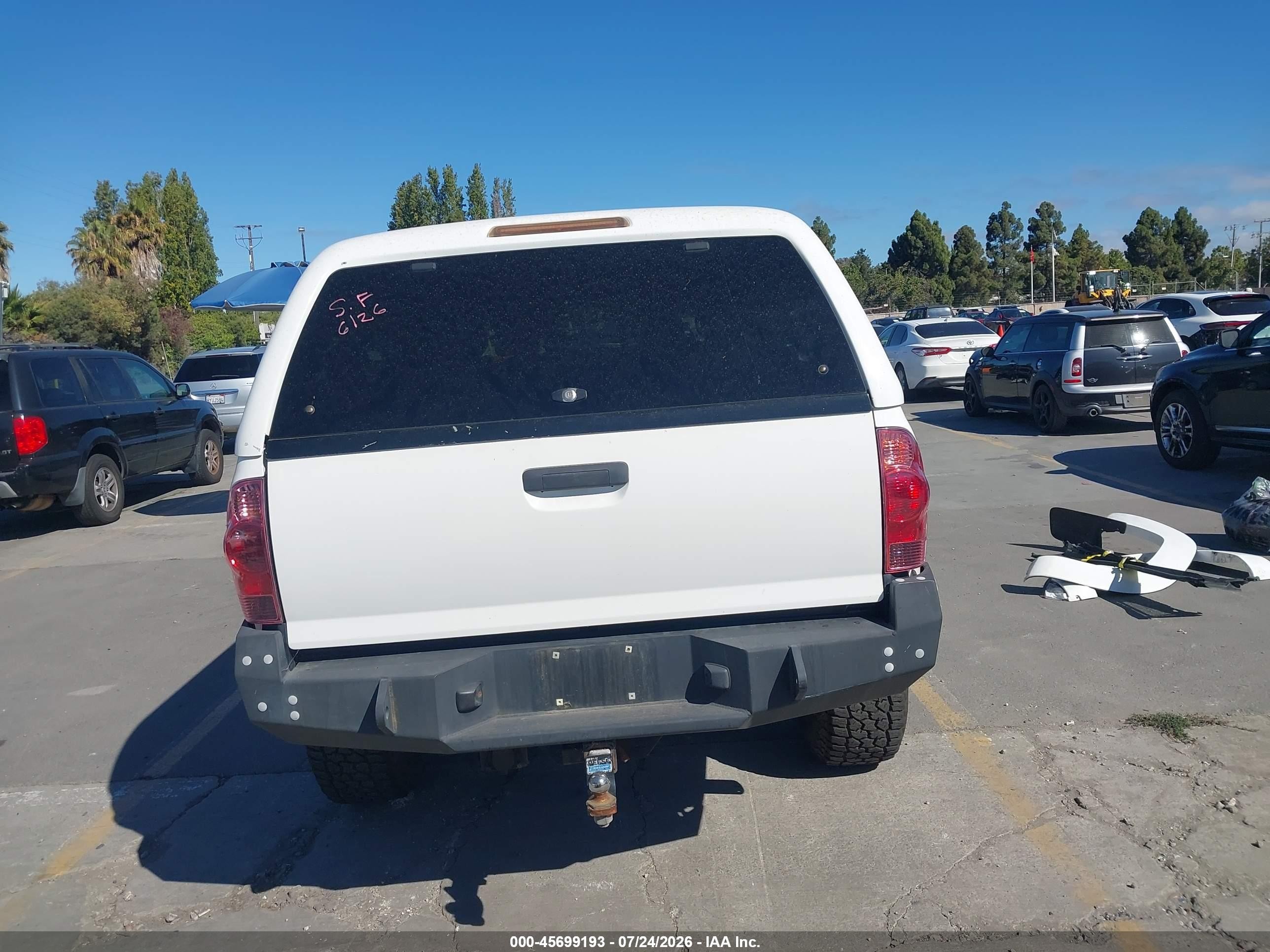 2008 Toyota Tacoma Base V6 White vin: 5TEUU42N98Z503754