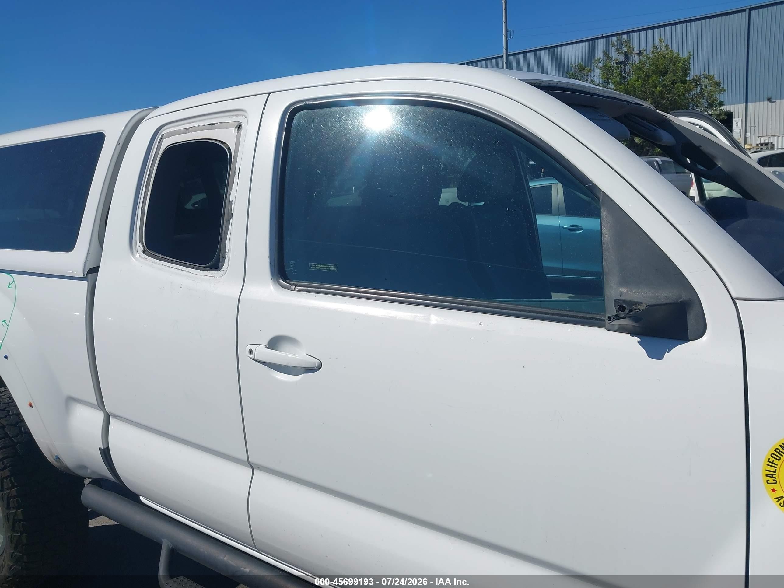 2008 Toyota Tacoma Base V6 White vin: 5TEUU42N98Z503754