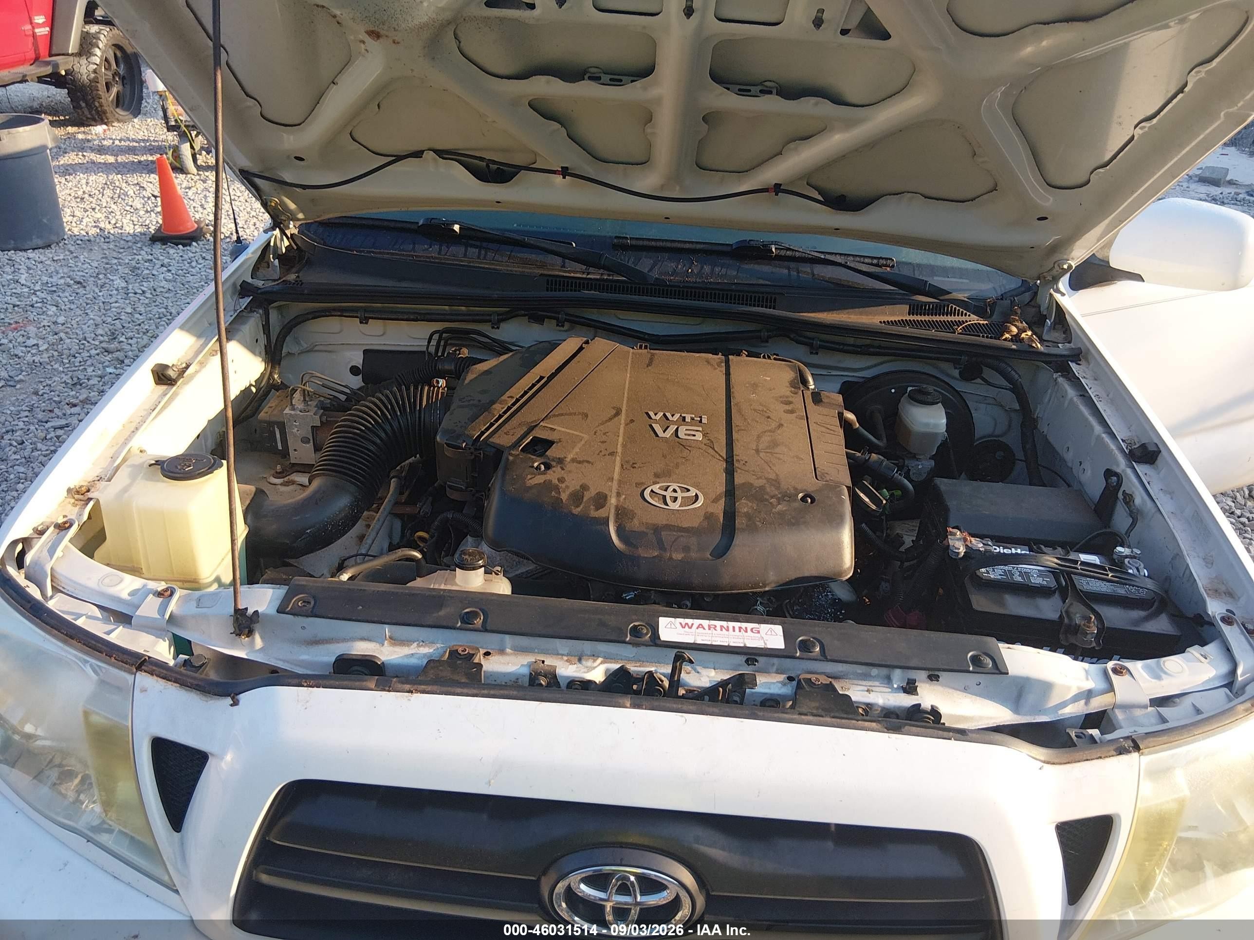2005 Toyota Tacoma Base V6 White vin: 5TEUU42NX5Z015585