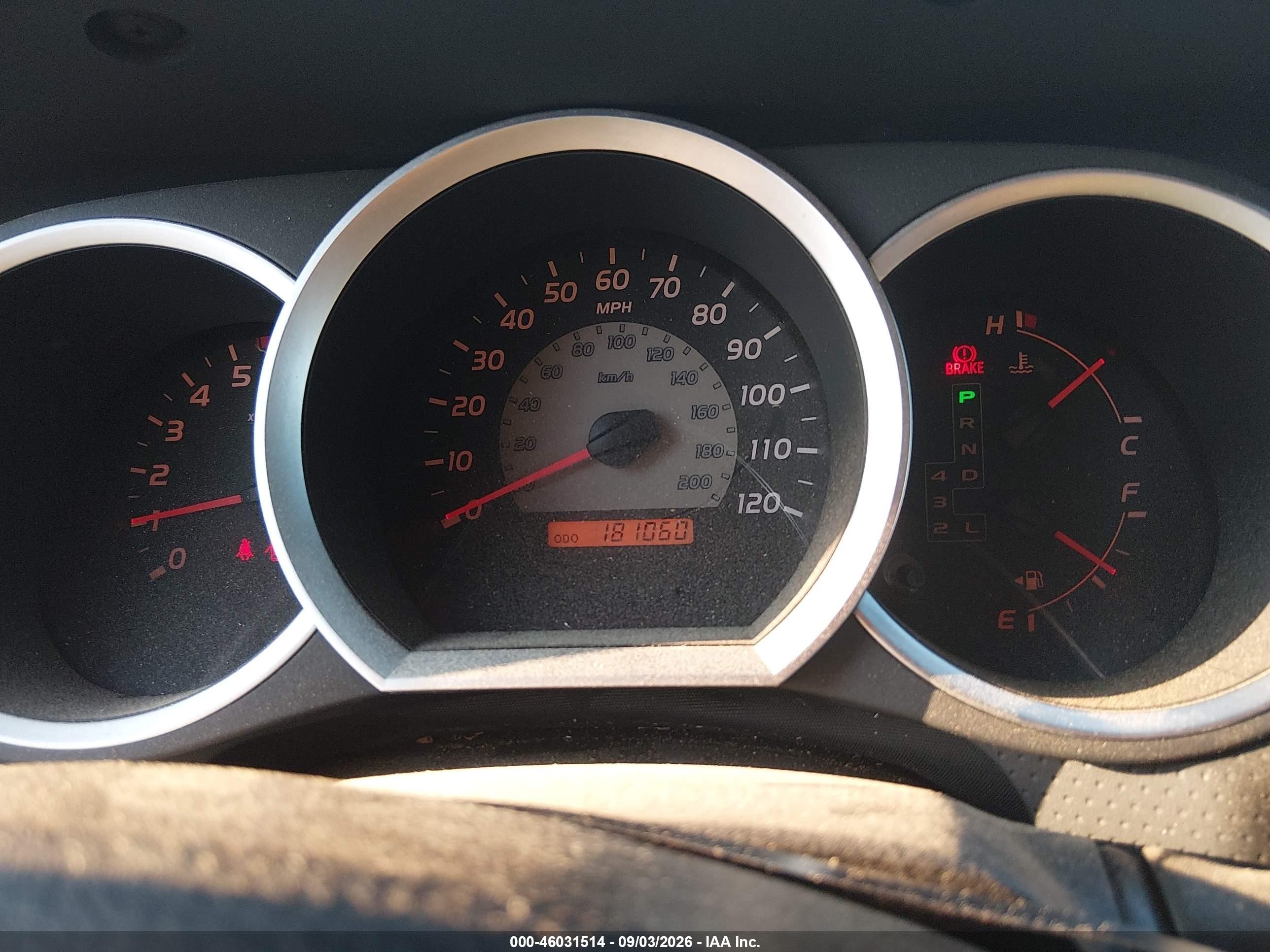 2005 Toyota Tacoma Base V6 White vin: 5TEUU42NX5Z015585
