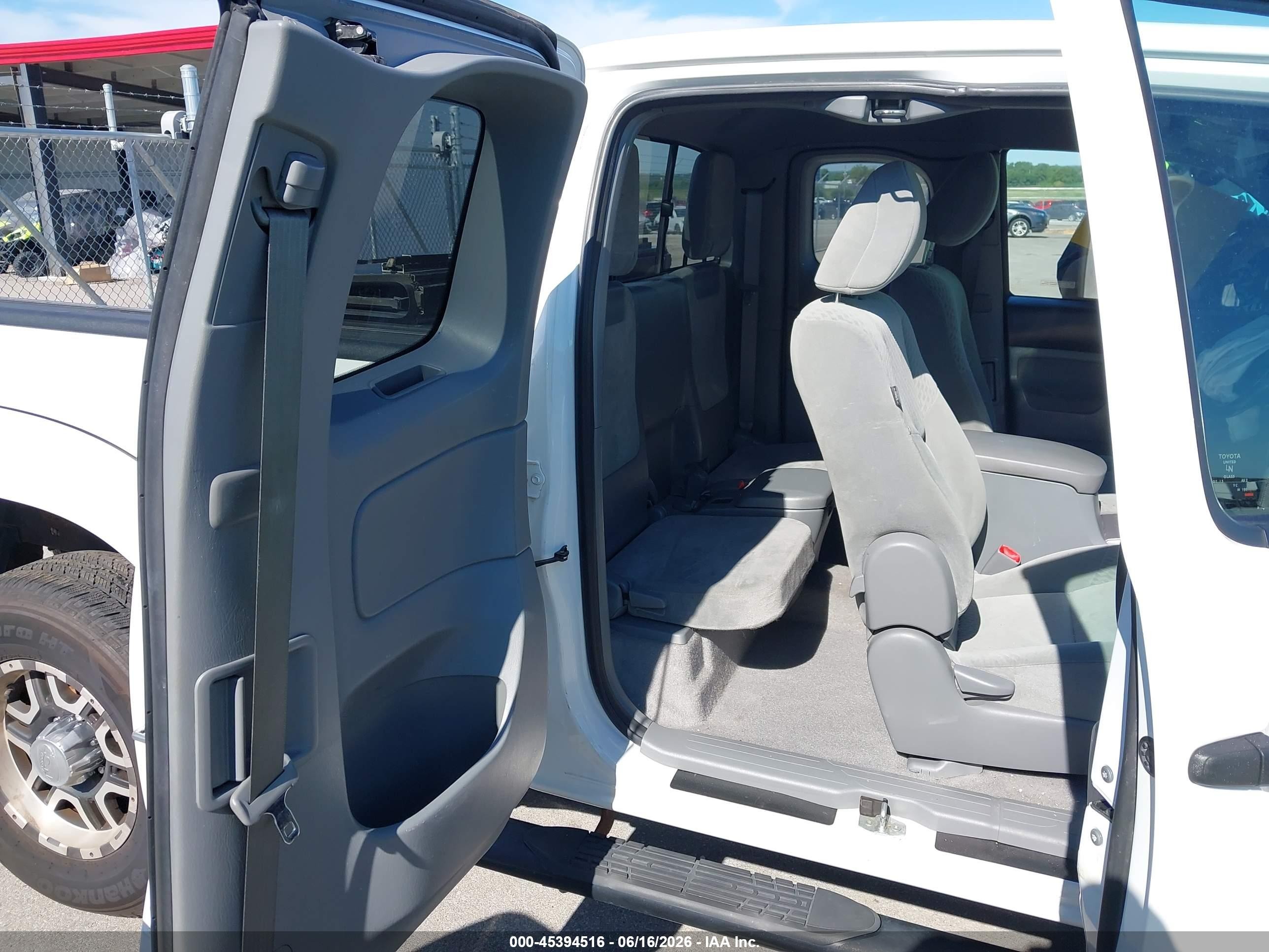 2010 Toyota Tacoma Base V6 White vin: 5TEUU4EN0AZ709126