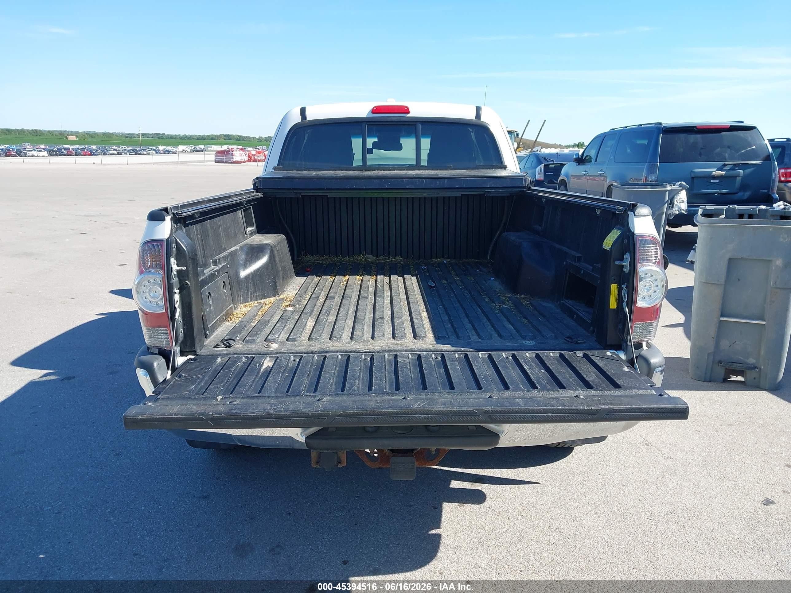 2010 Toyota Tacoma Base V6 White vin: 5TEUU4EN0AZ709126