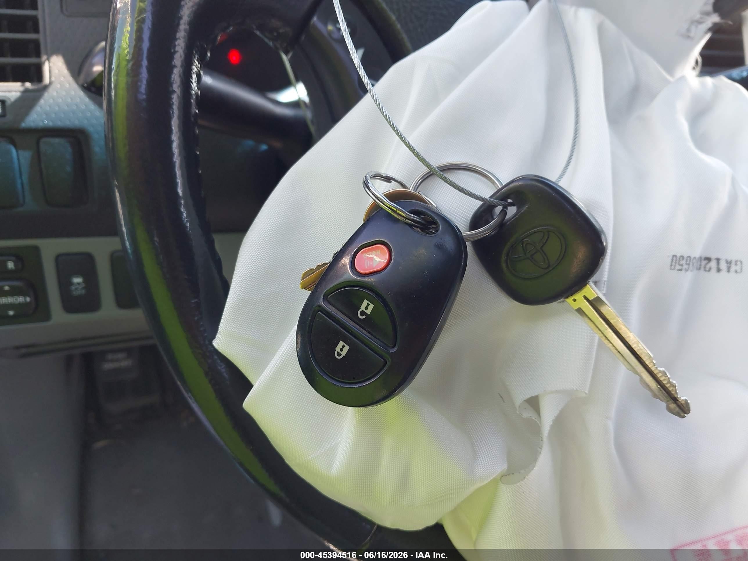 2010 Toyota Tacoma Base V6 White vin: 5TEUU4EN0AZ709126