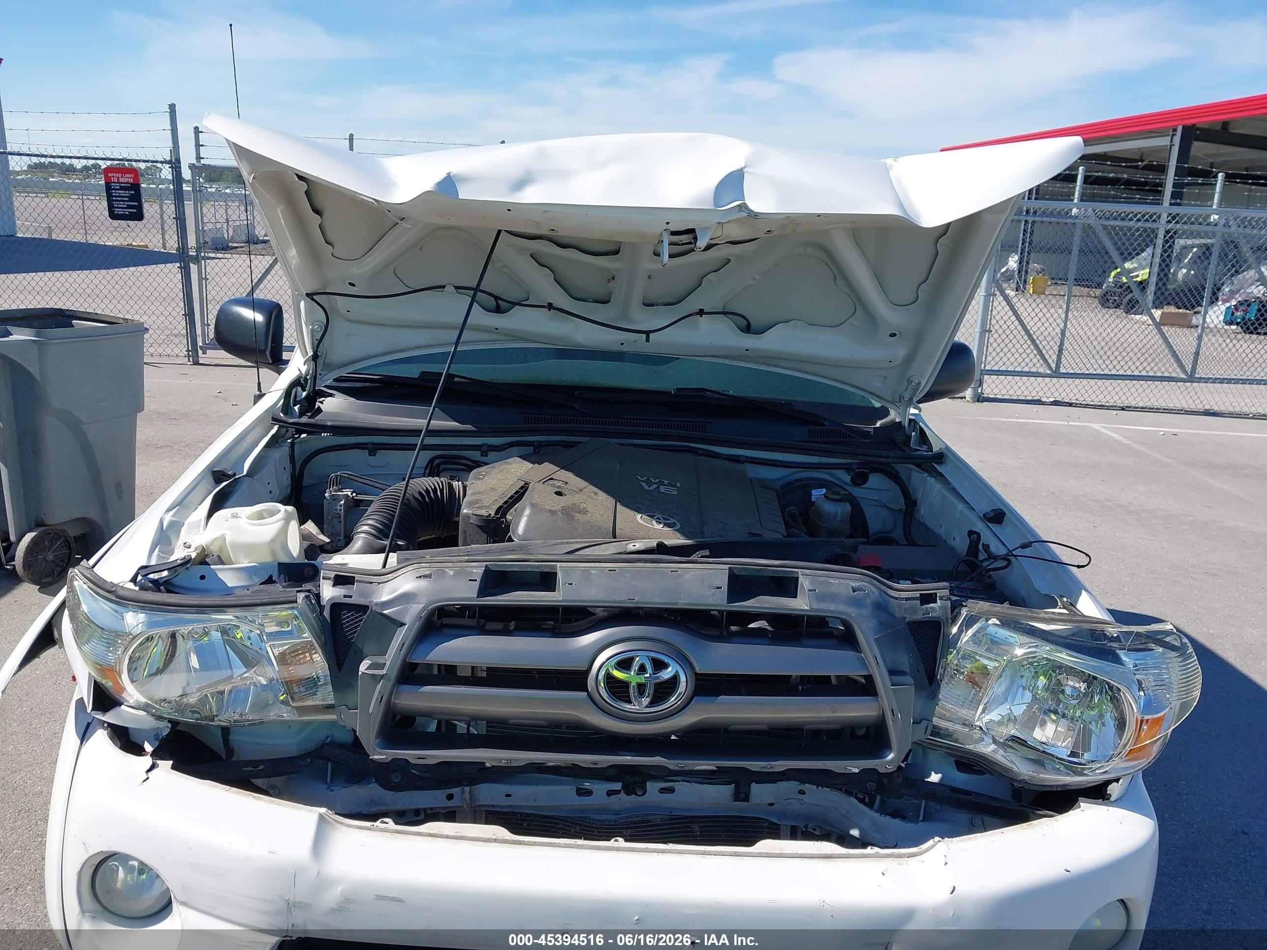 2010 Toyota Tacoma Base V6 White vin: 5TEUU4EN0AZ709126
