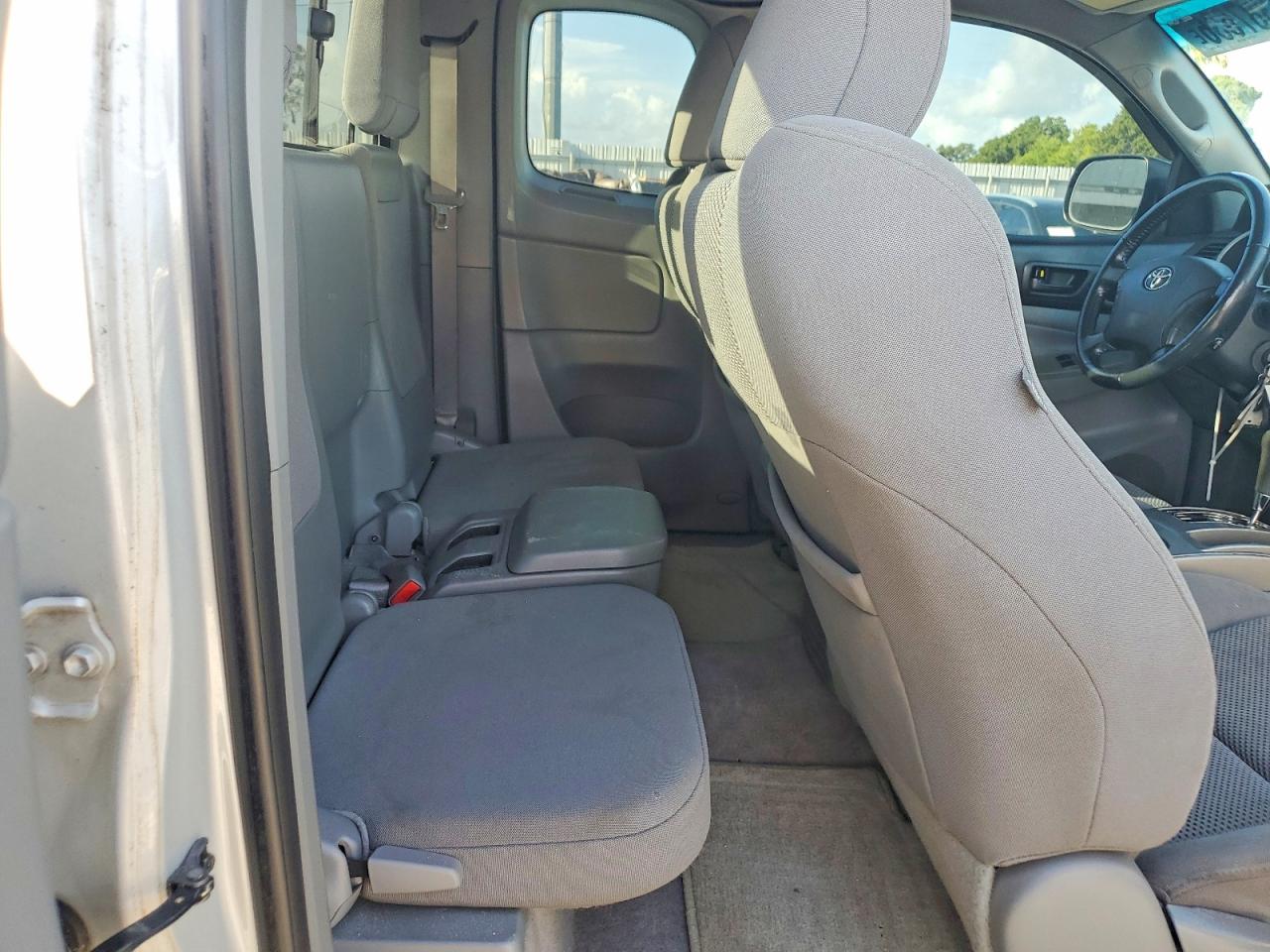 2010 Toyota Tacoma Access Cab Silver vin: 5TEUU4EN2AZ697867