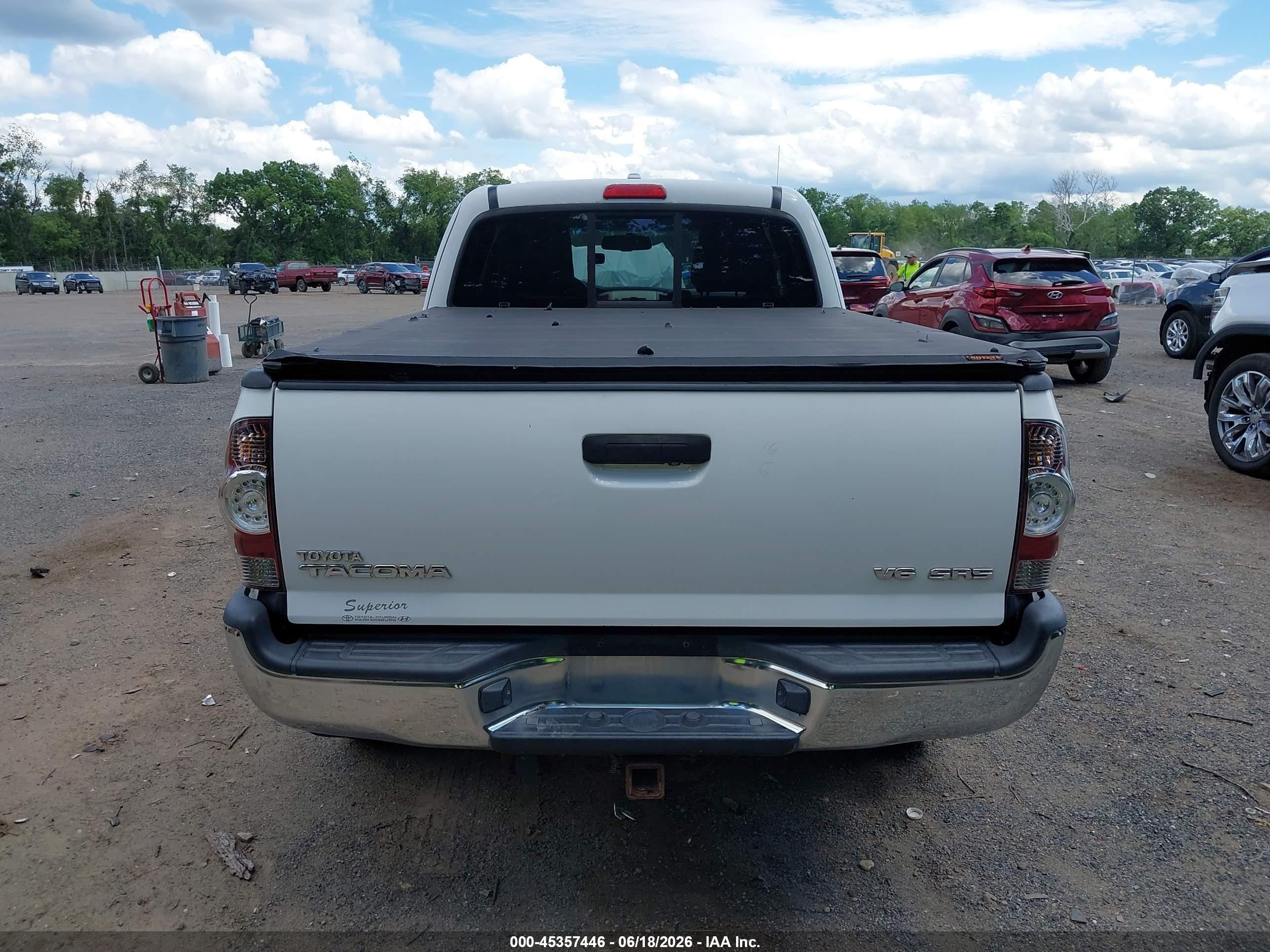 2010 Toyota Tacoma Base V6 White vin: 5TEUU4EN3AZ746235