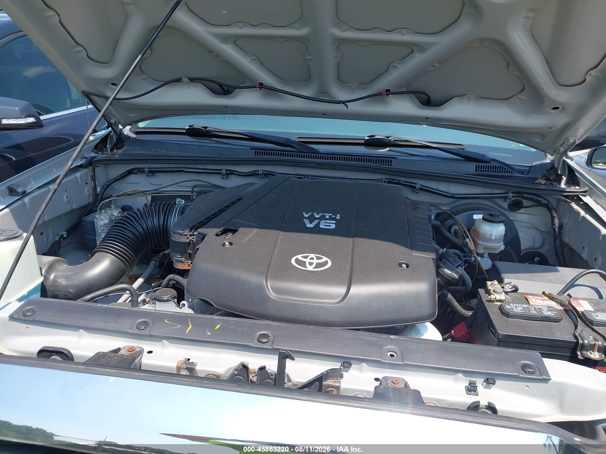 2010 Toyota Tacoma Base V6 Серебряный vin: 5TEUU4ENXAZ721865