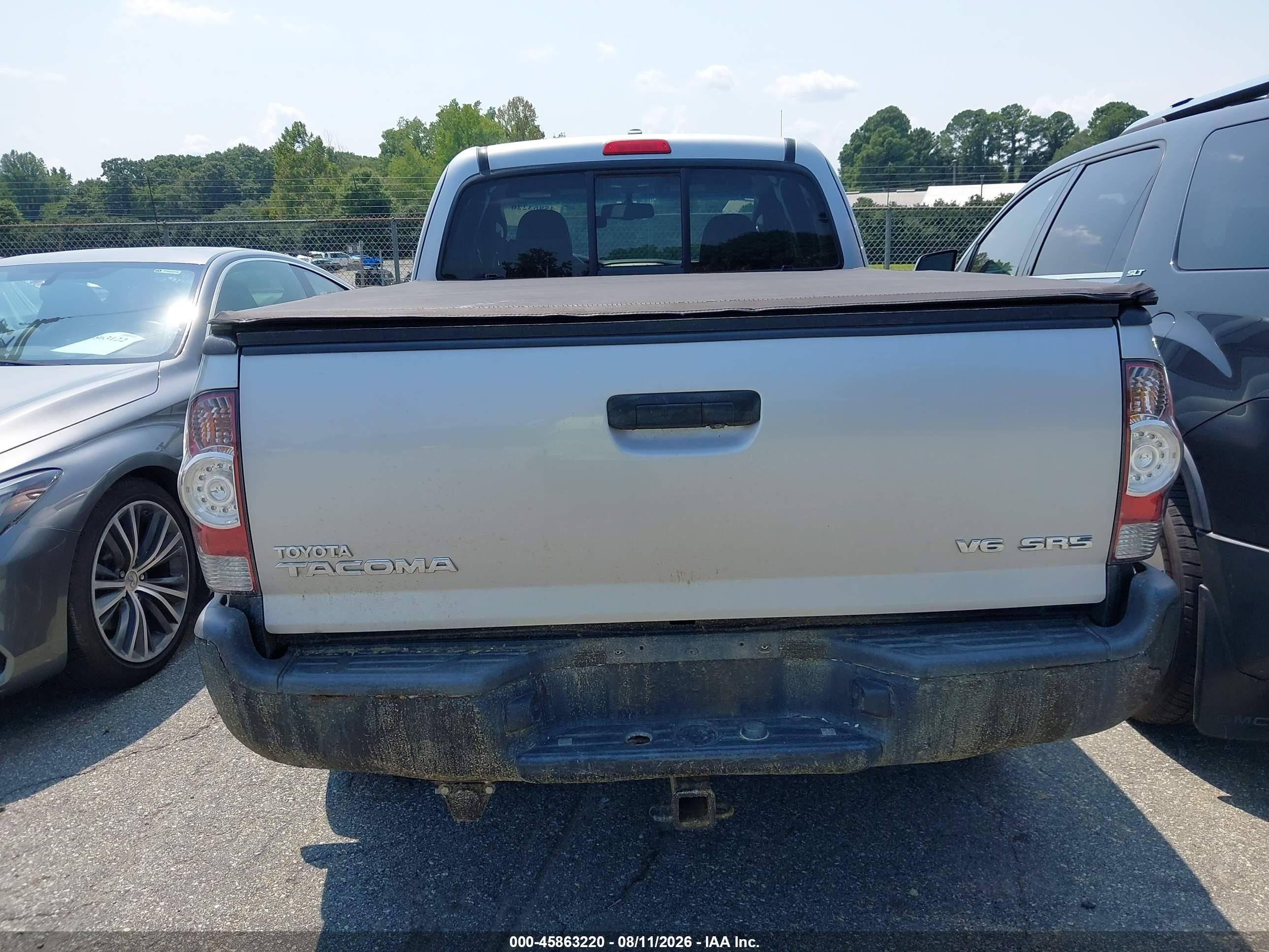 2010 Toyota Tacoma Base V6 Серебряный vin: 5TEUU4ENXAZ721865