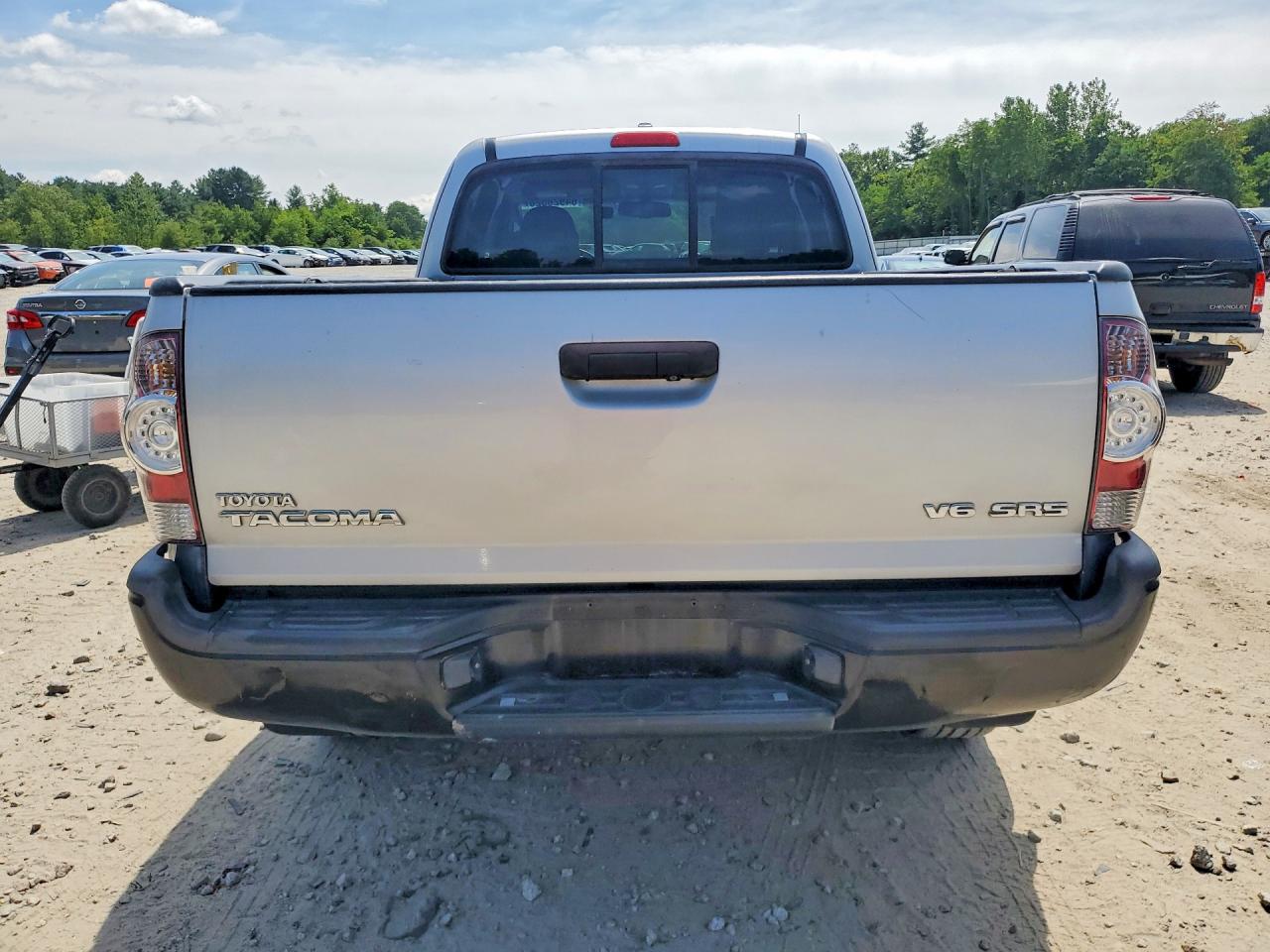2010 Toyota Tacoma V6 Silver vin: 5TEUU4ENXAZ746149