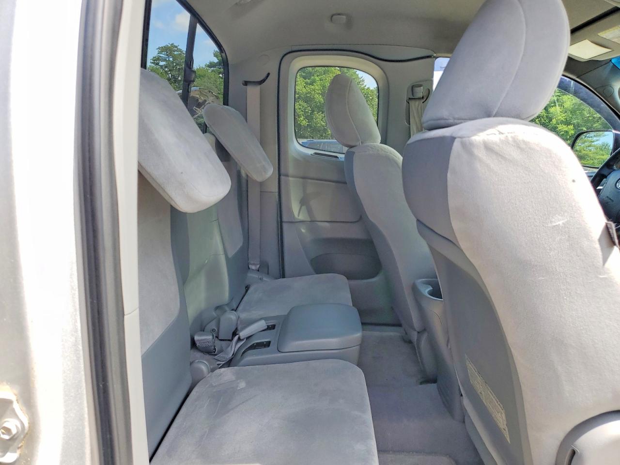 2010 Toyota Tacoma V6 Silver vin: 5TEUU4ENXAZ746149