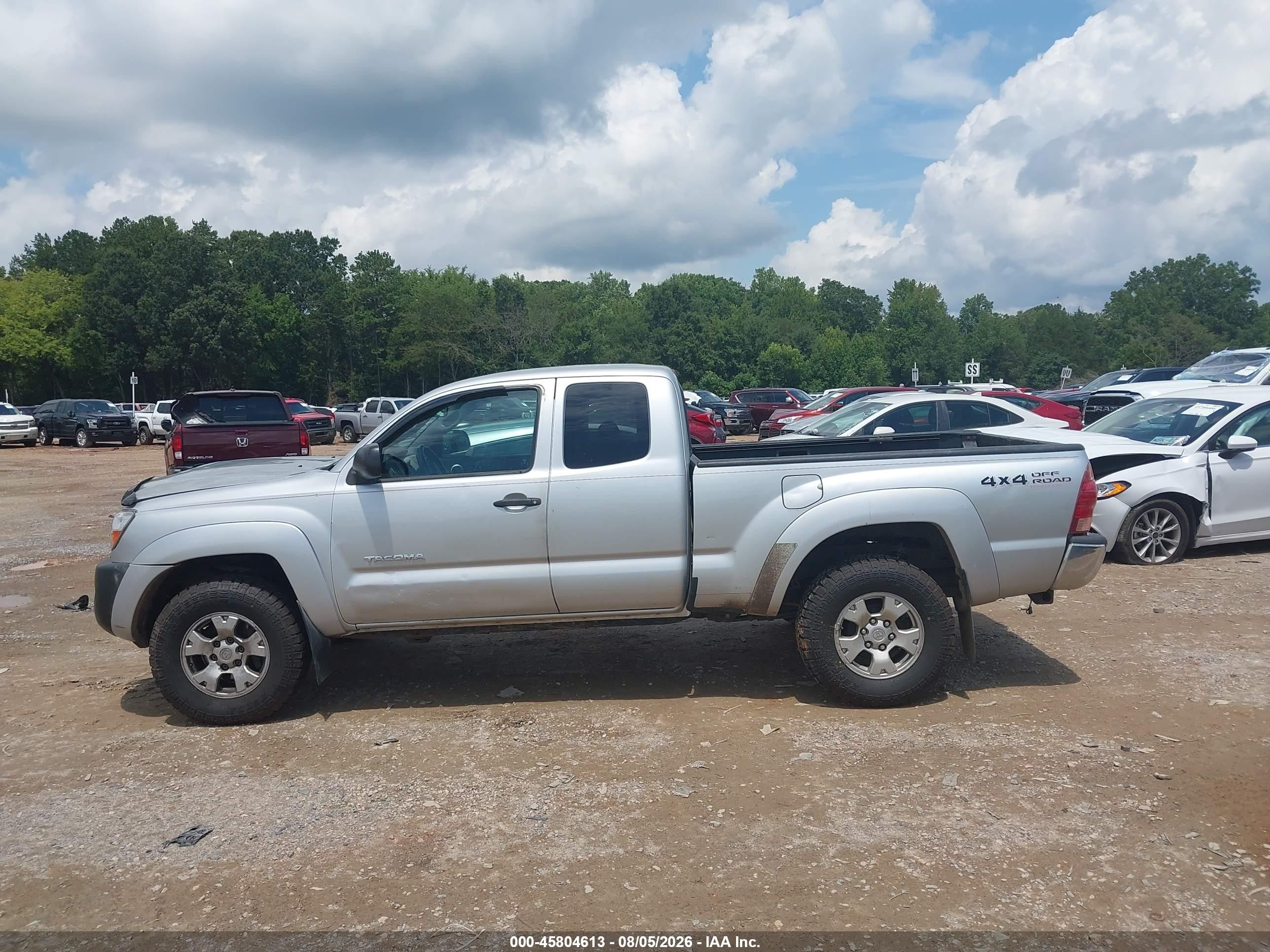 2008 Toyota Tacoma   Silver vin: 5TEUX42N08Z537041