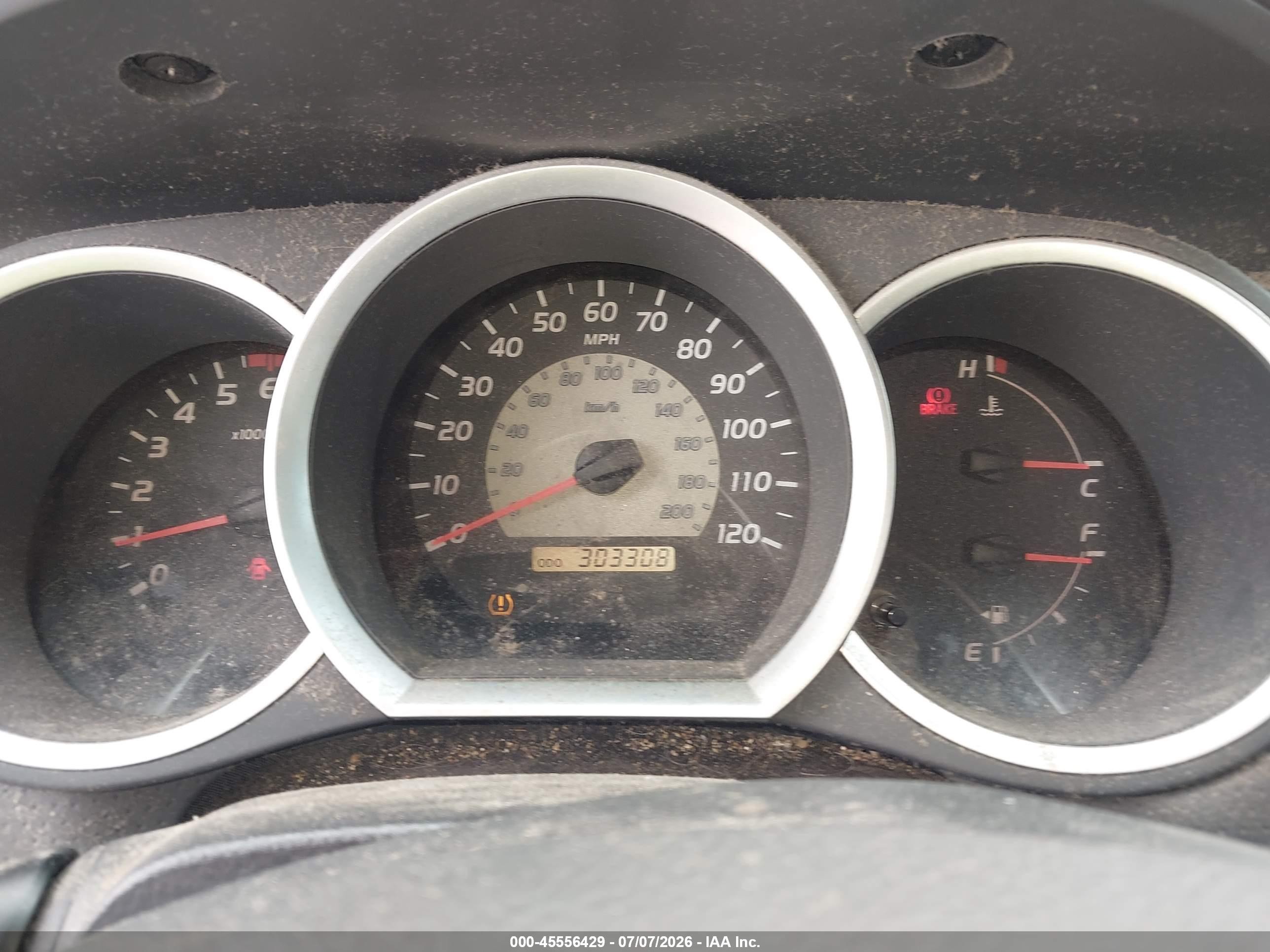 2006 Toyota Tacoma   Red vin: 5TEUX42N26Z186503