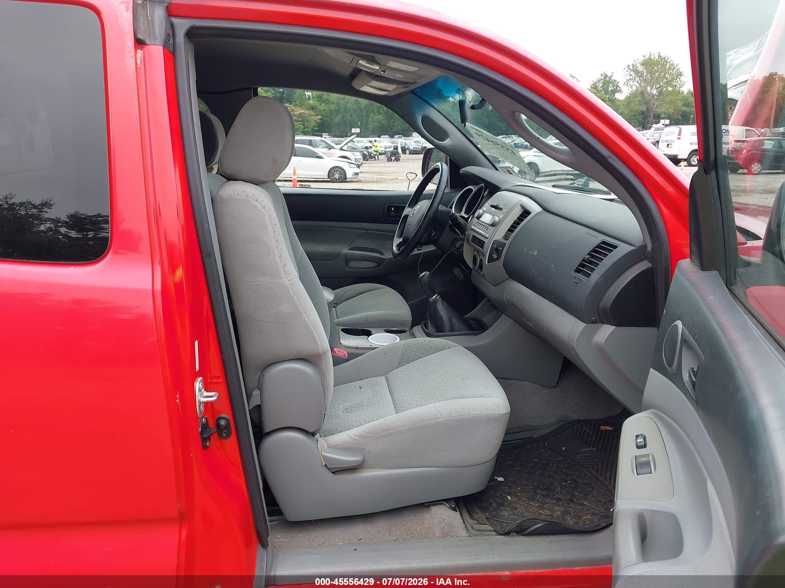 2006 Toyota Tacoma   Red vin: 5TEUX42N26Z186503