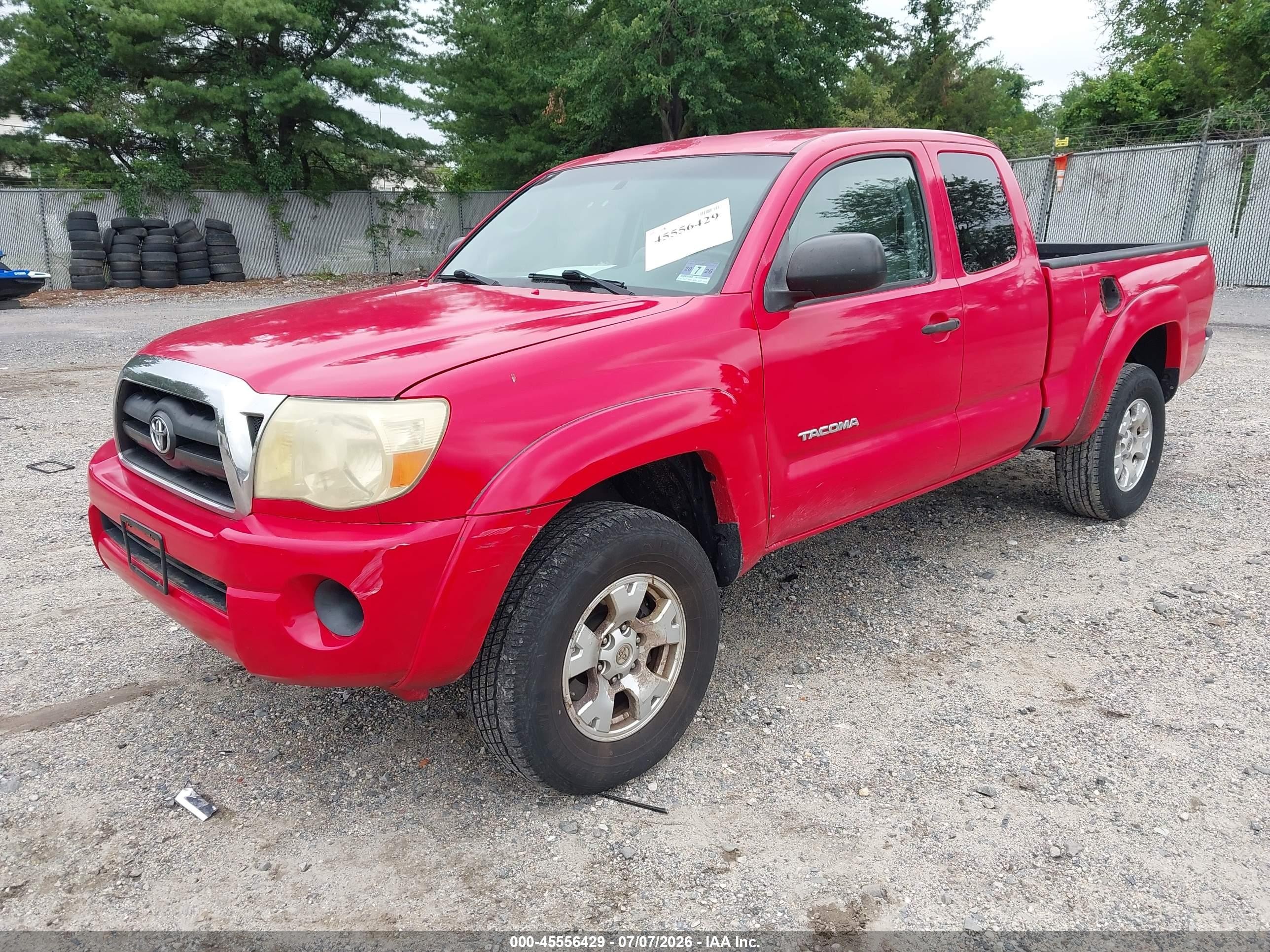 2006 Toyota Tacoma   Red vin: 5TEUX42N26Z186503