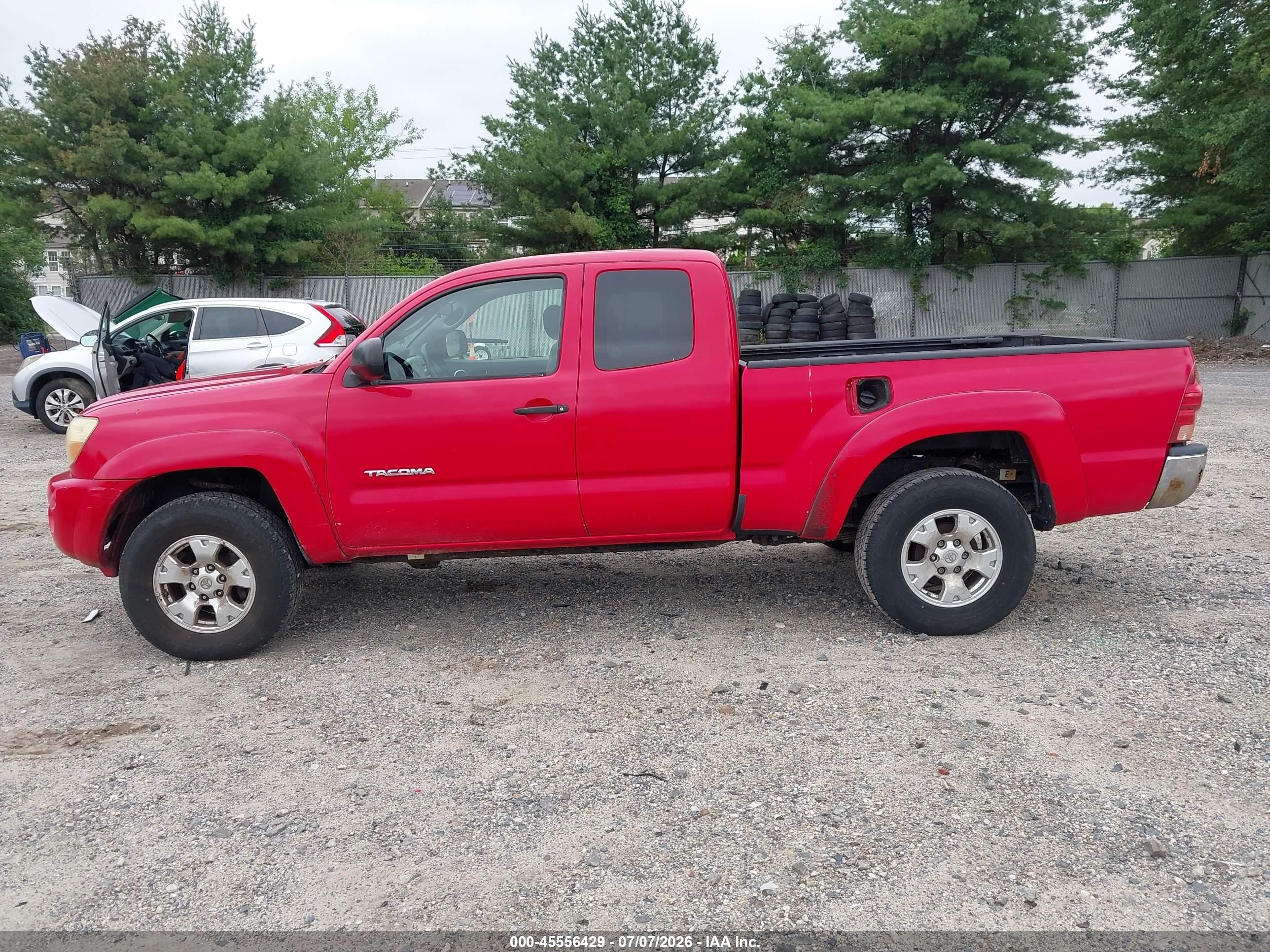 2006 Toyota Tacoma   Red vin: 5TEUX42N26Z186503