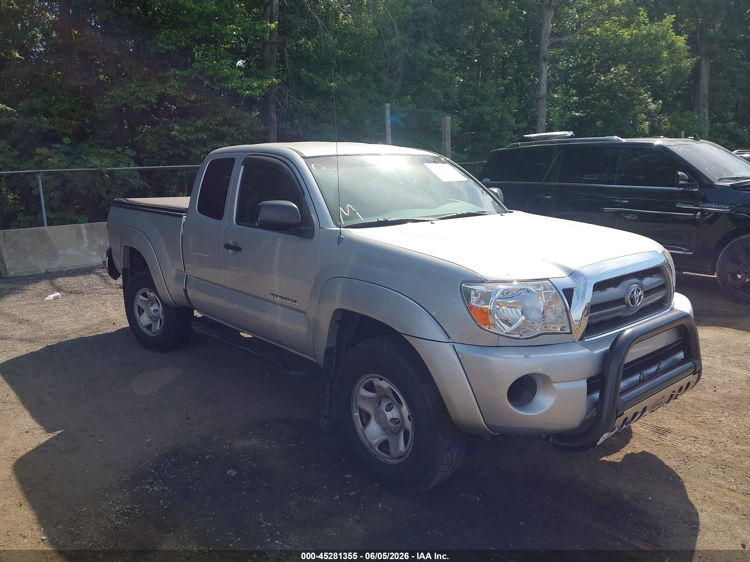 2008 Toyota Tacoma   Silver vin: 5TEUX42N38Z475621