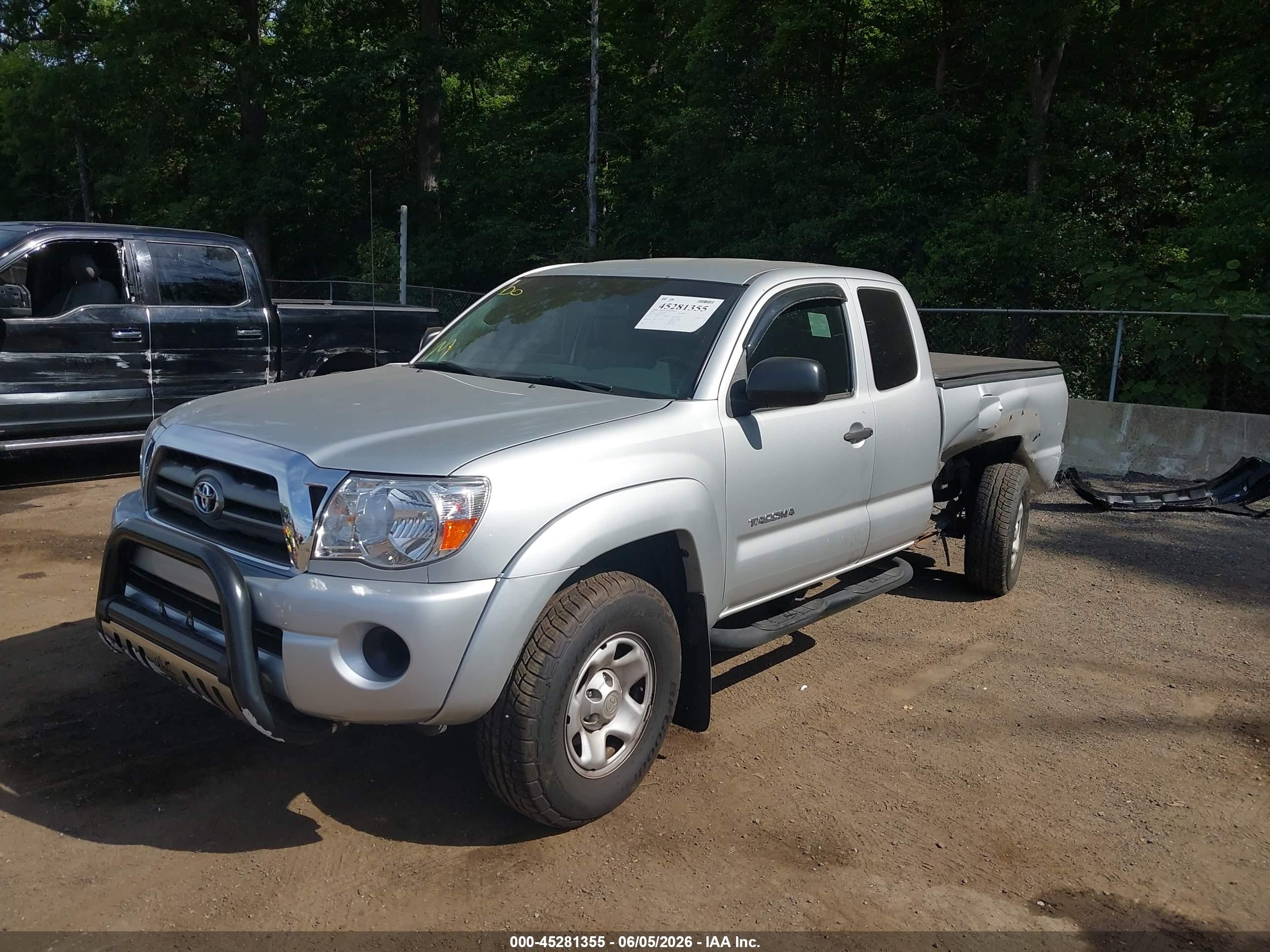 2008 Toyota Tacoma   Silver vin: 5TEUX42N38Z475621