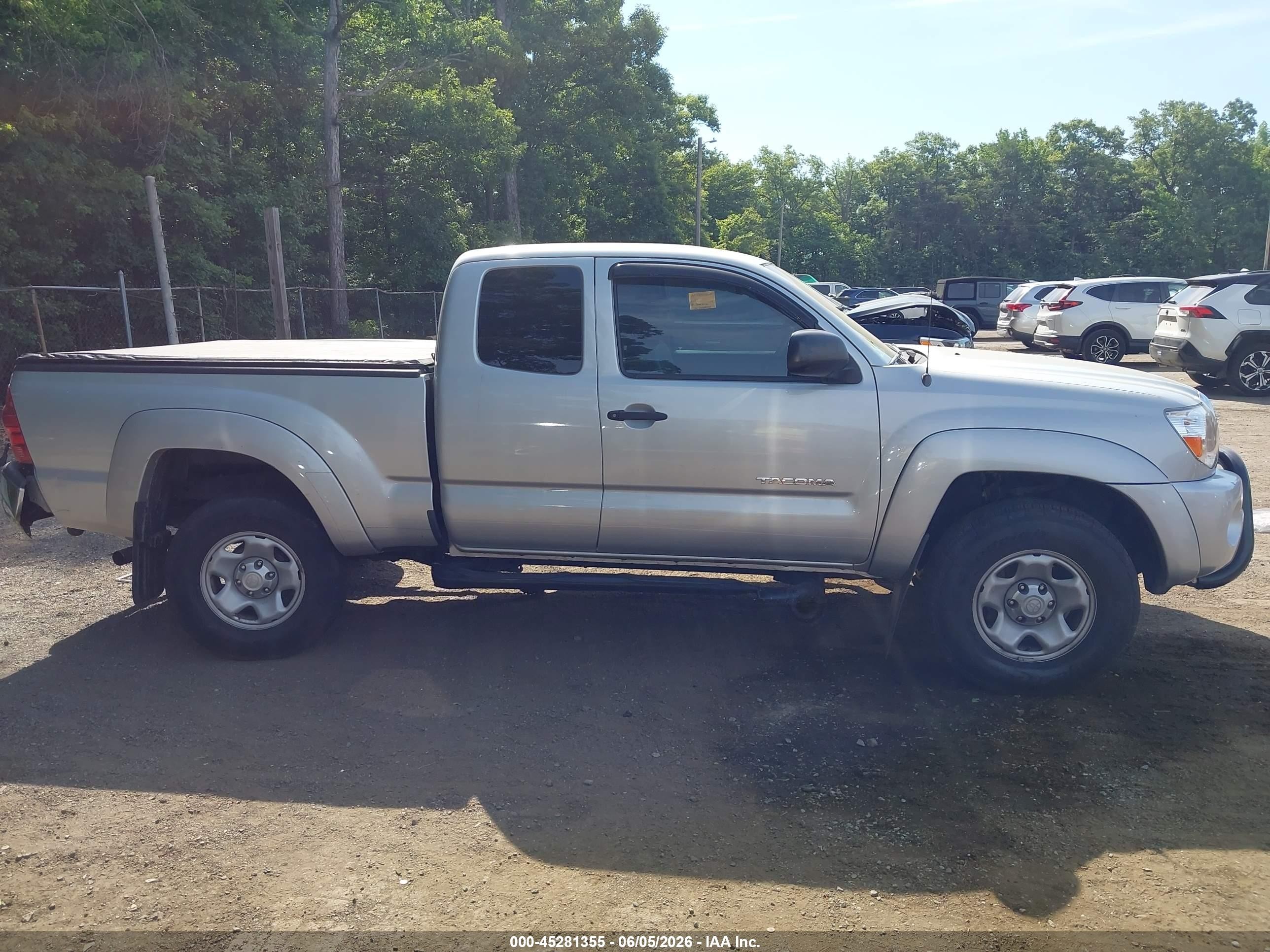 2008 Toyota Tacoma   Silver vin: 5TEUX42N38Z475621