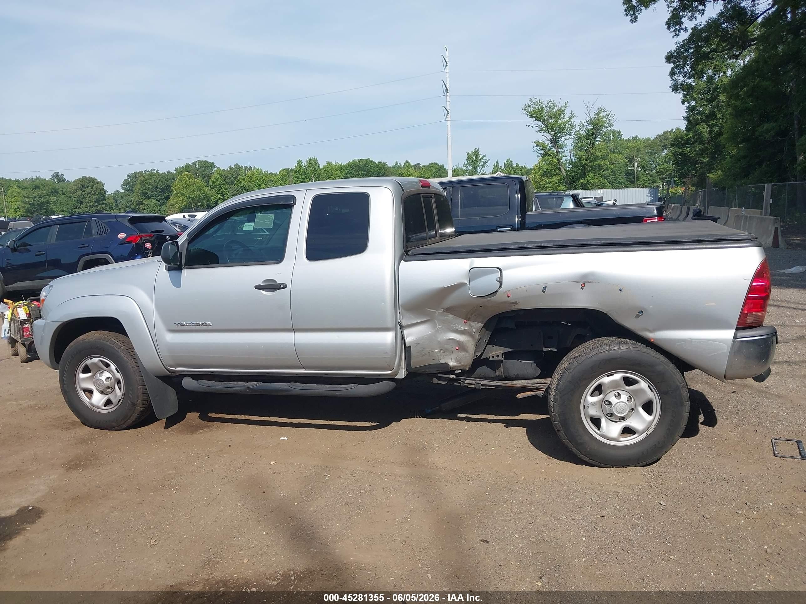 2008 Toyota Tacoma   Silver vin: 5TEUX42N38Z475621