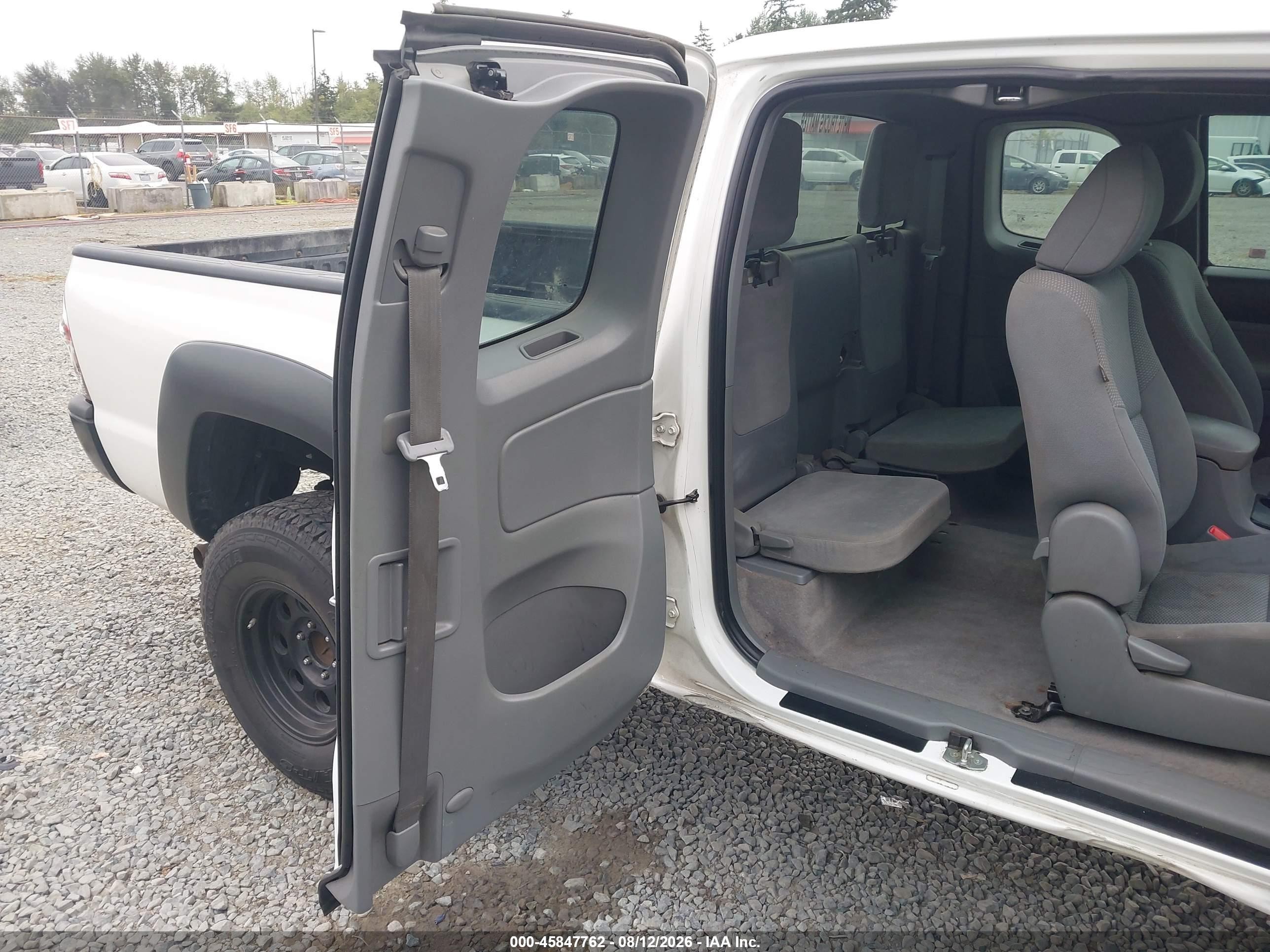 2009 Toyota Tacoma   White vin: 5TEUX42N49Z638469