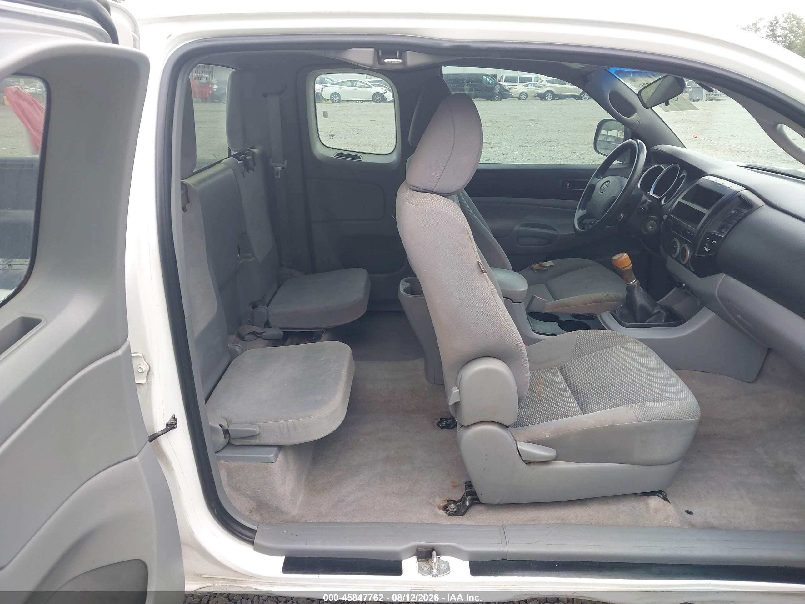 2009 Toyota Tacoma   White vin: 5TEUX42N49Z638469