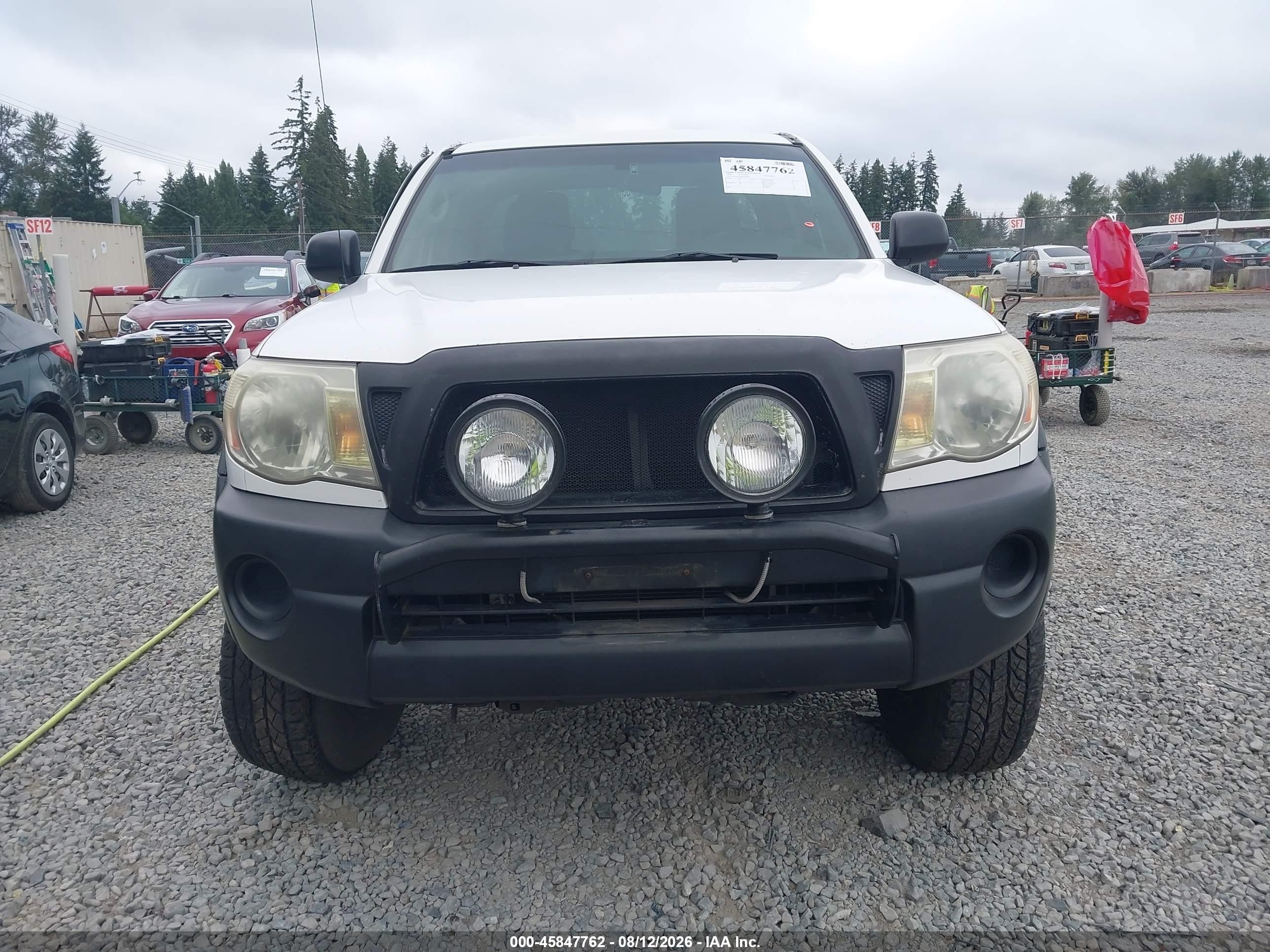 2009 Toyota Tacoma   White vin: 5TEUX42N49Z638469