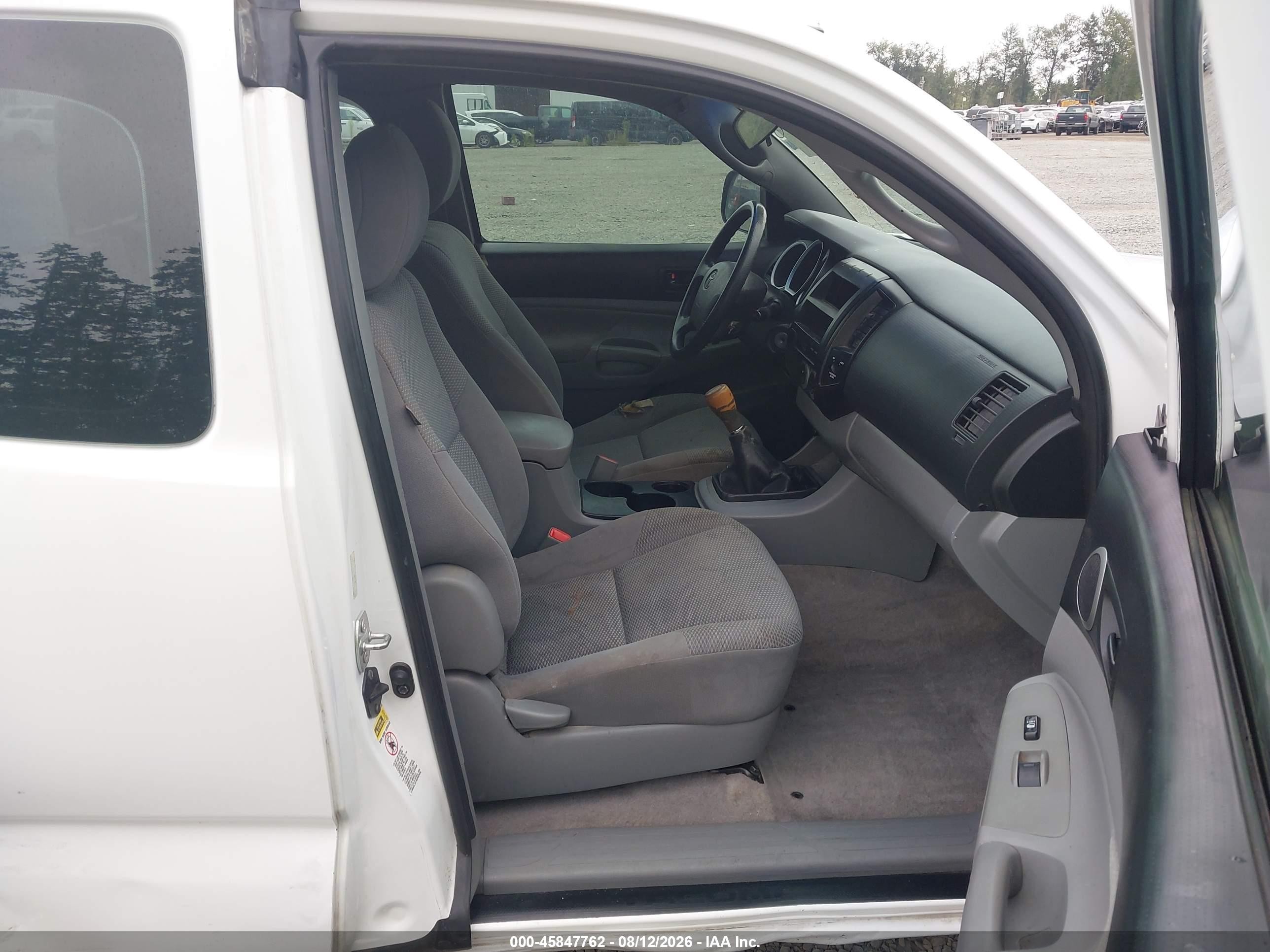 2009 Toyota Tacoma   White vin: 5TEUX42N49Z638469