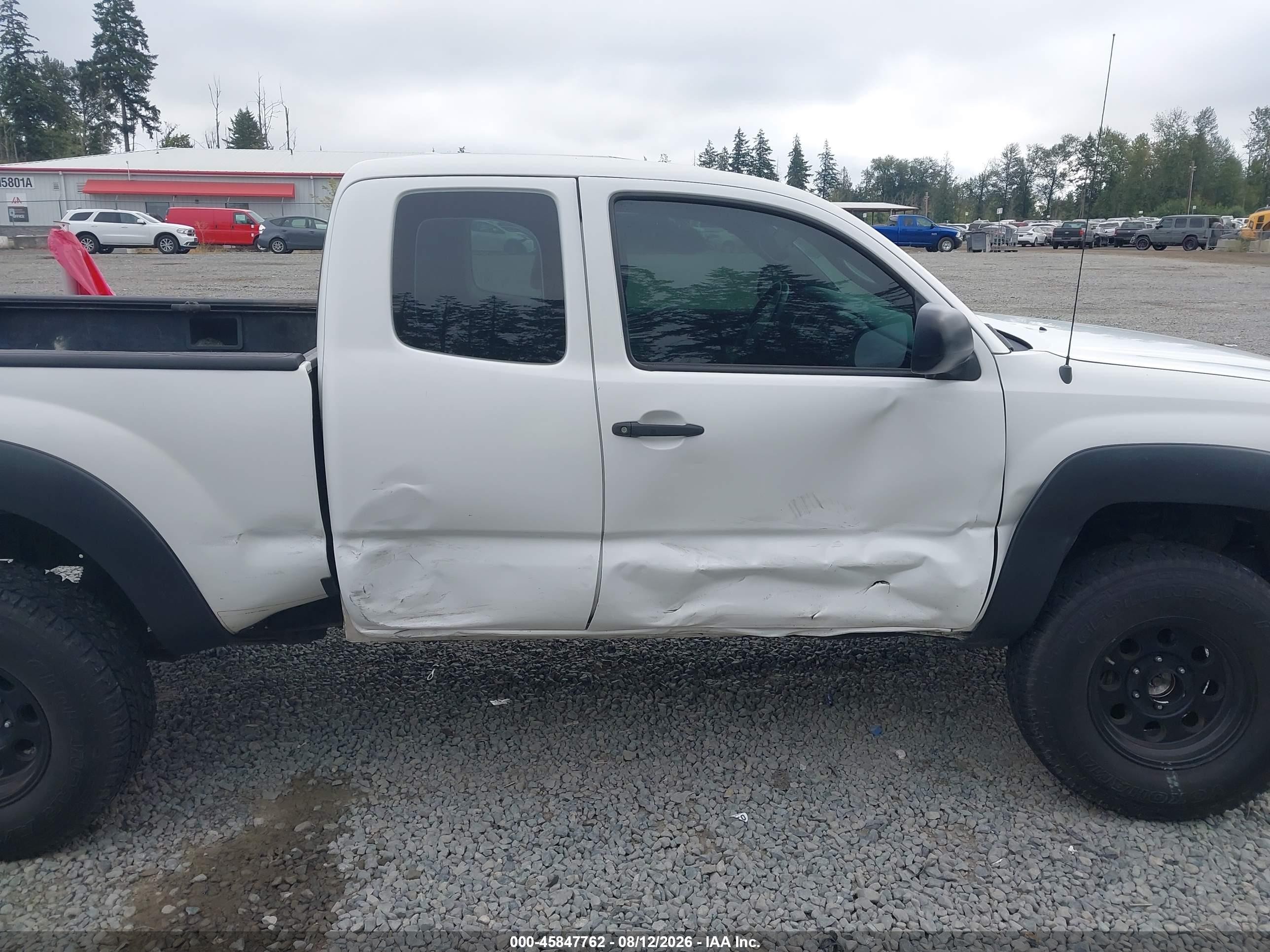 2009 Toyota Tacoma   White vin: 5TEUX42N49Z638469