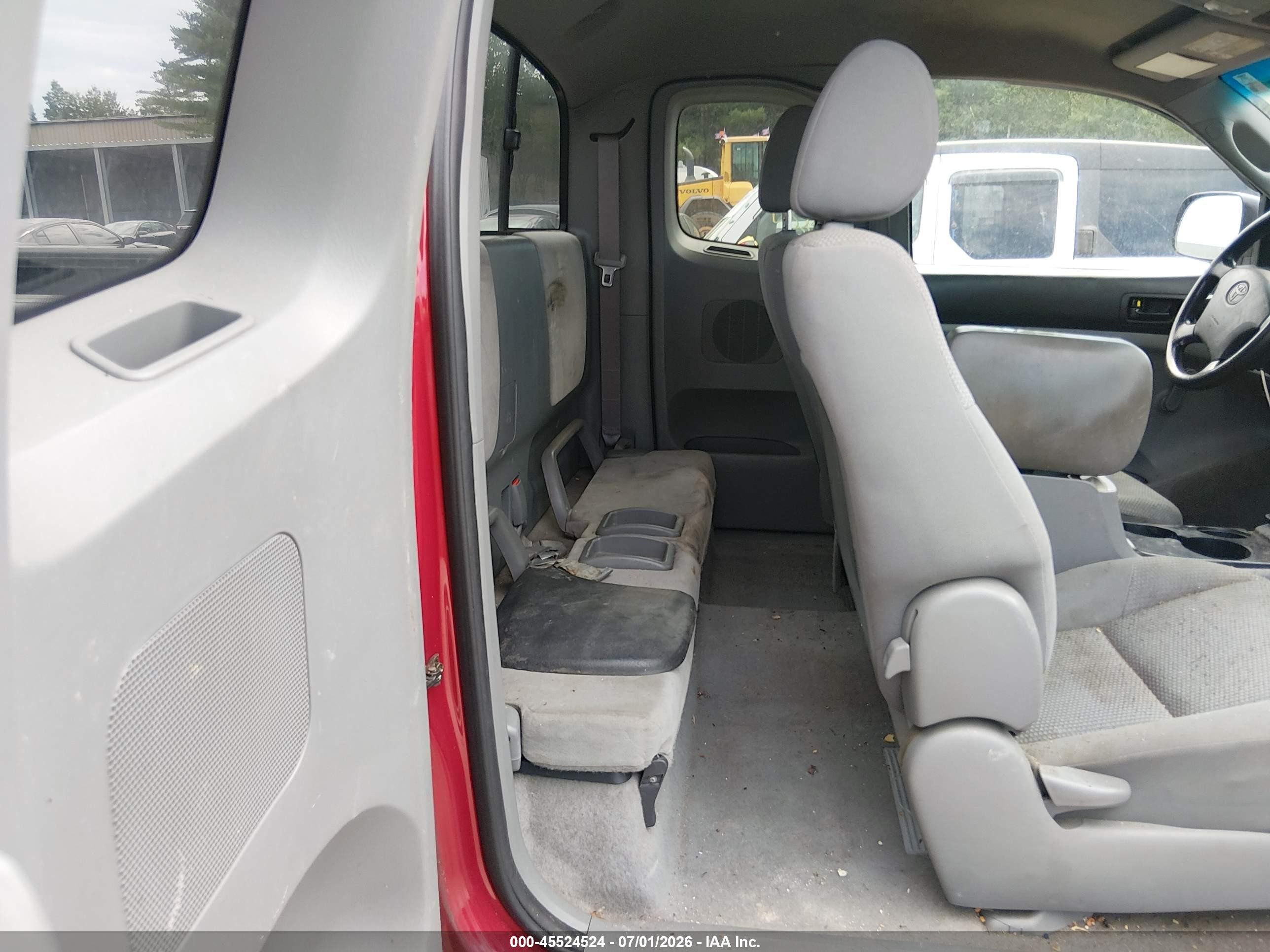 2006 Toyota Tacoma   Red vin: 5TEUX42N56Z214570