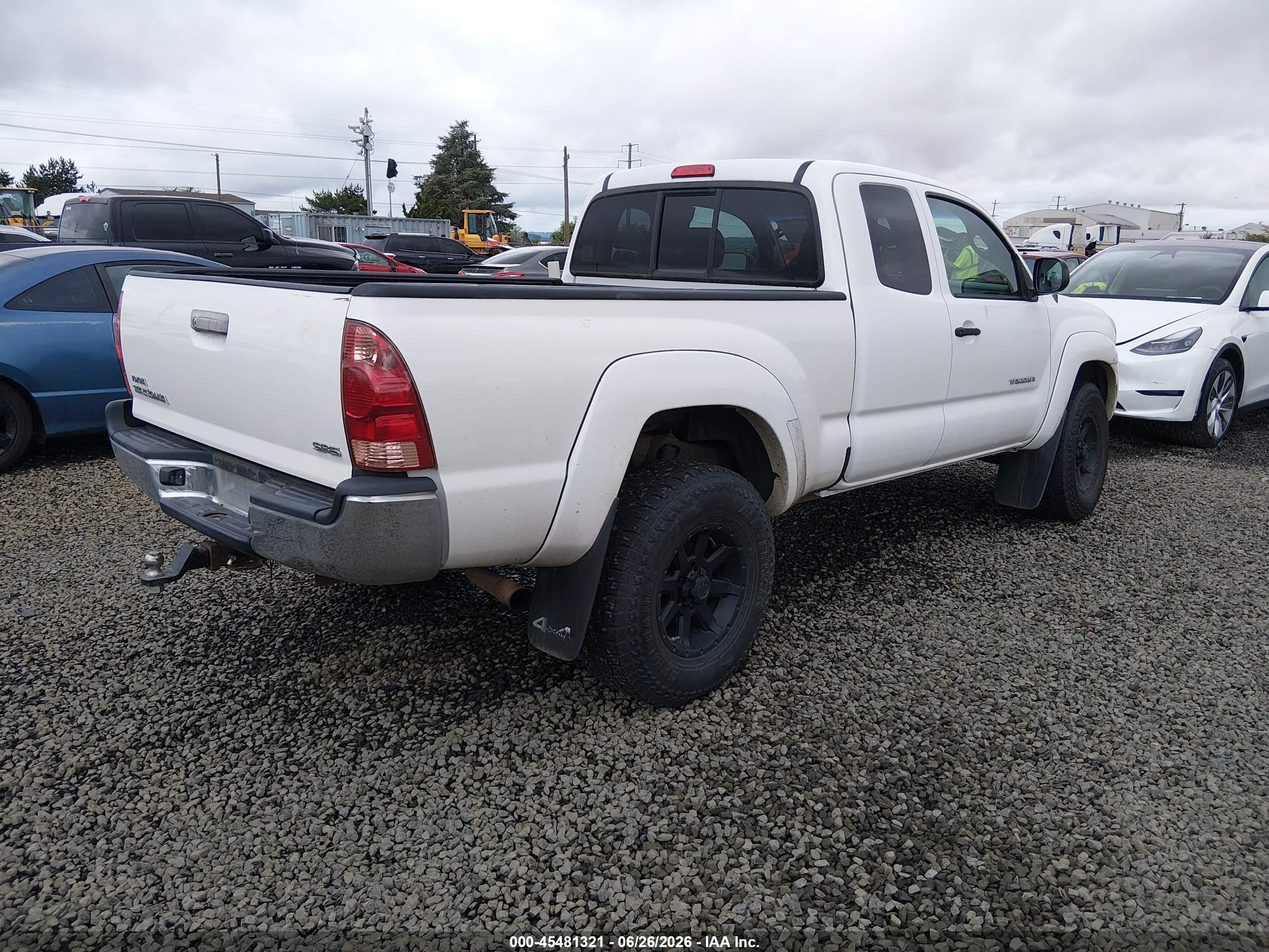 2008 Toyota Tacoma   Белый vin: 5TEUX42N58Z482019