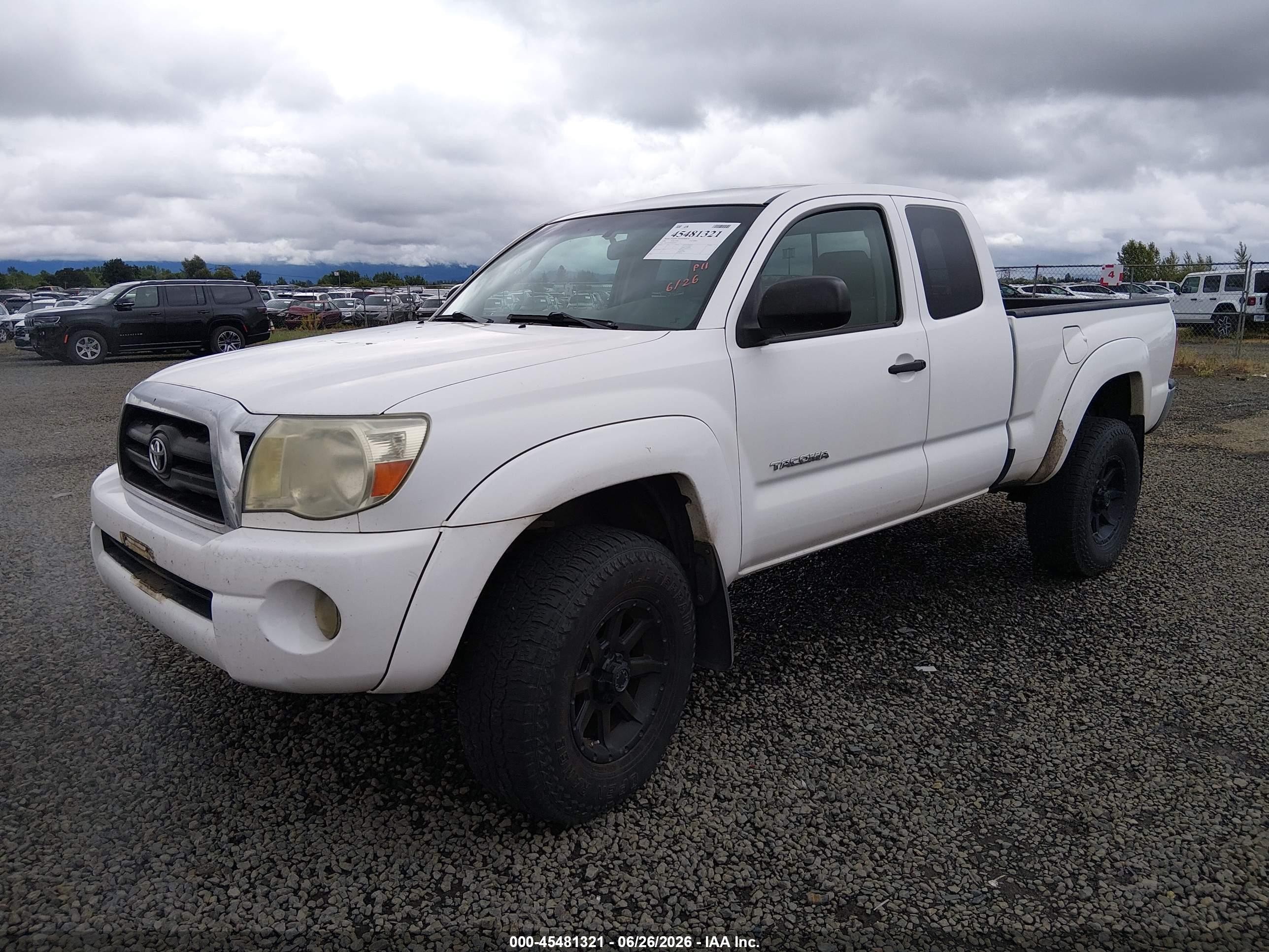 2008 Toyota Tacoma   Белый vin: 5TEUX42N58Z482019