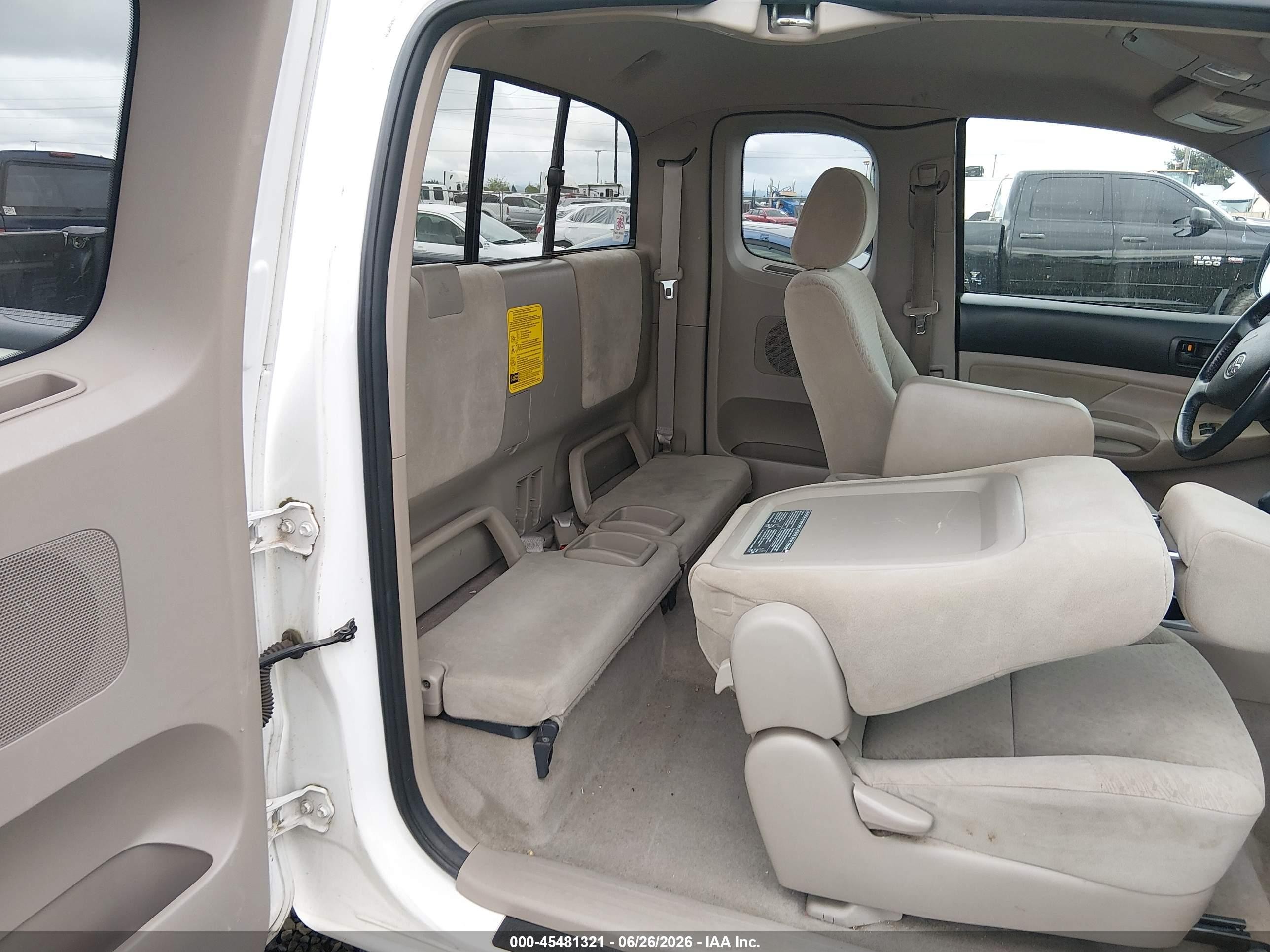 2008 Toyota Tacoma   Белый vin: 5TEUX42N58Z482019