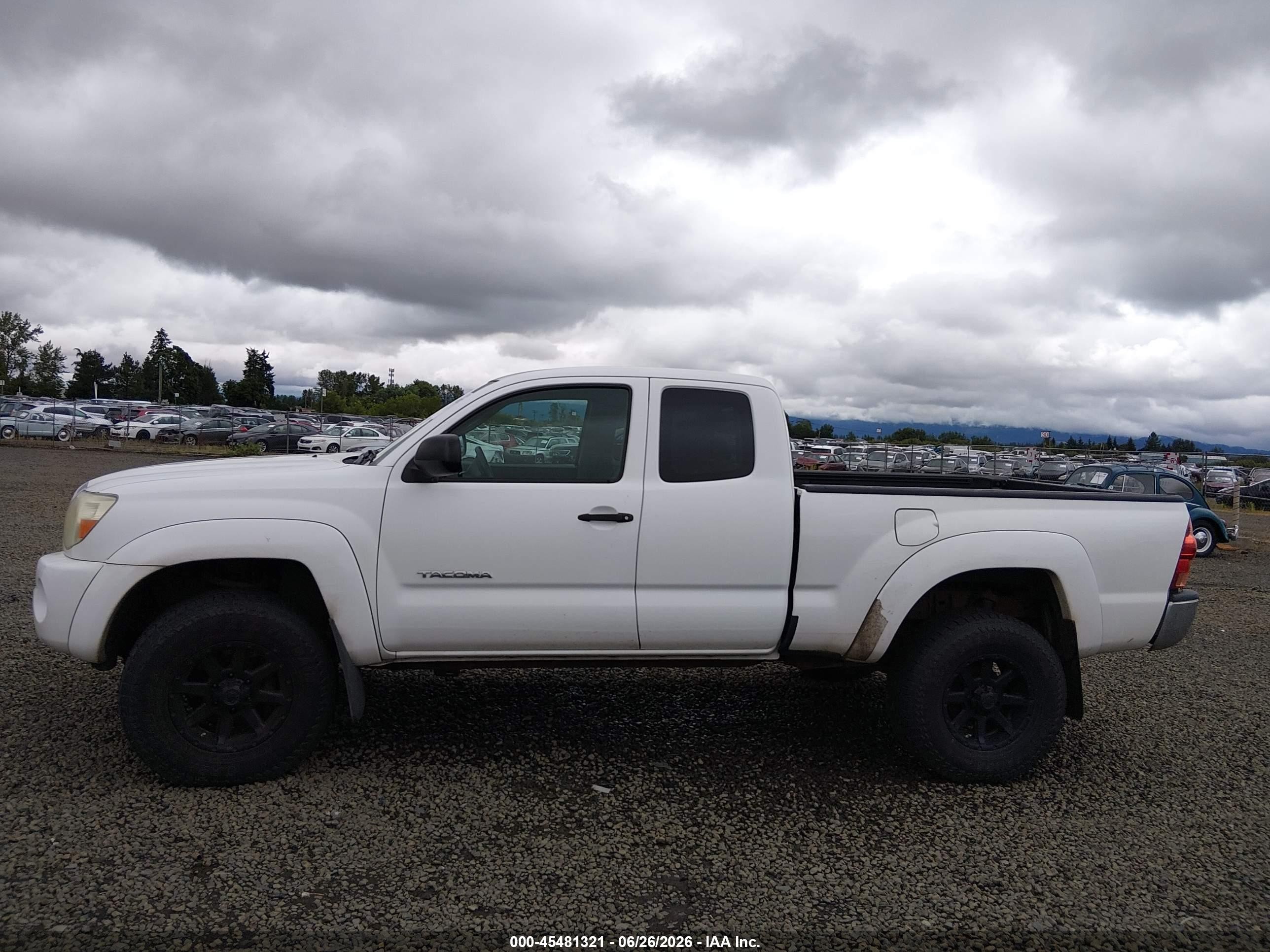 2008 Toyota Tacoma   Белый vin: 5TEUX42N58Z482019