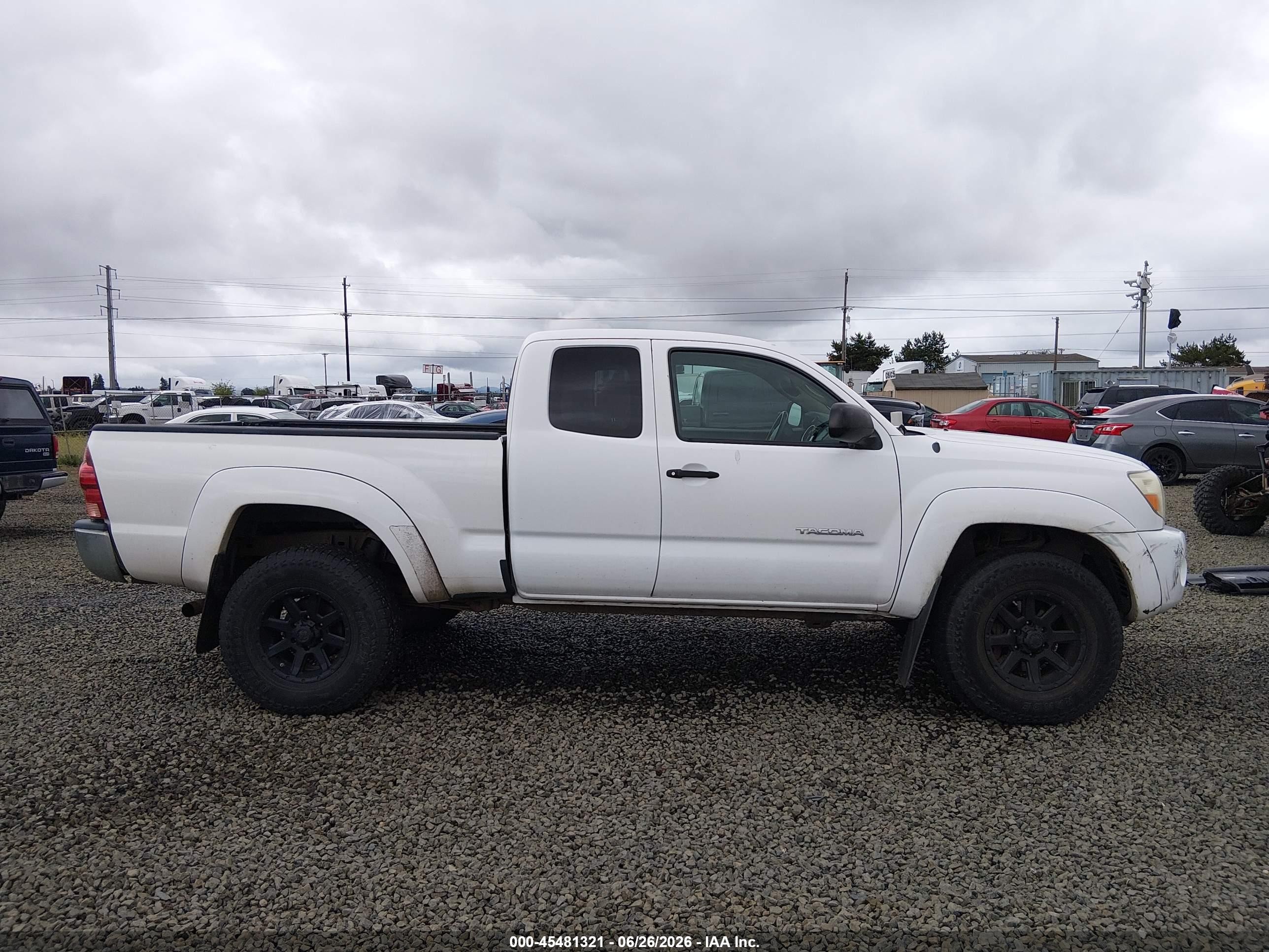 2008 Toyota Tacoma   Белый vin: 5TEUX42N58Z482019