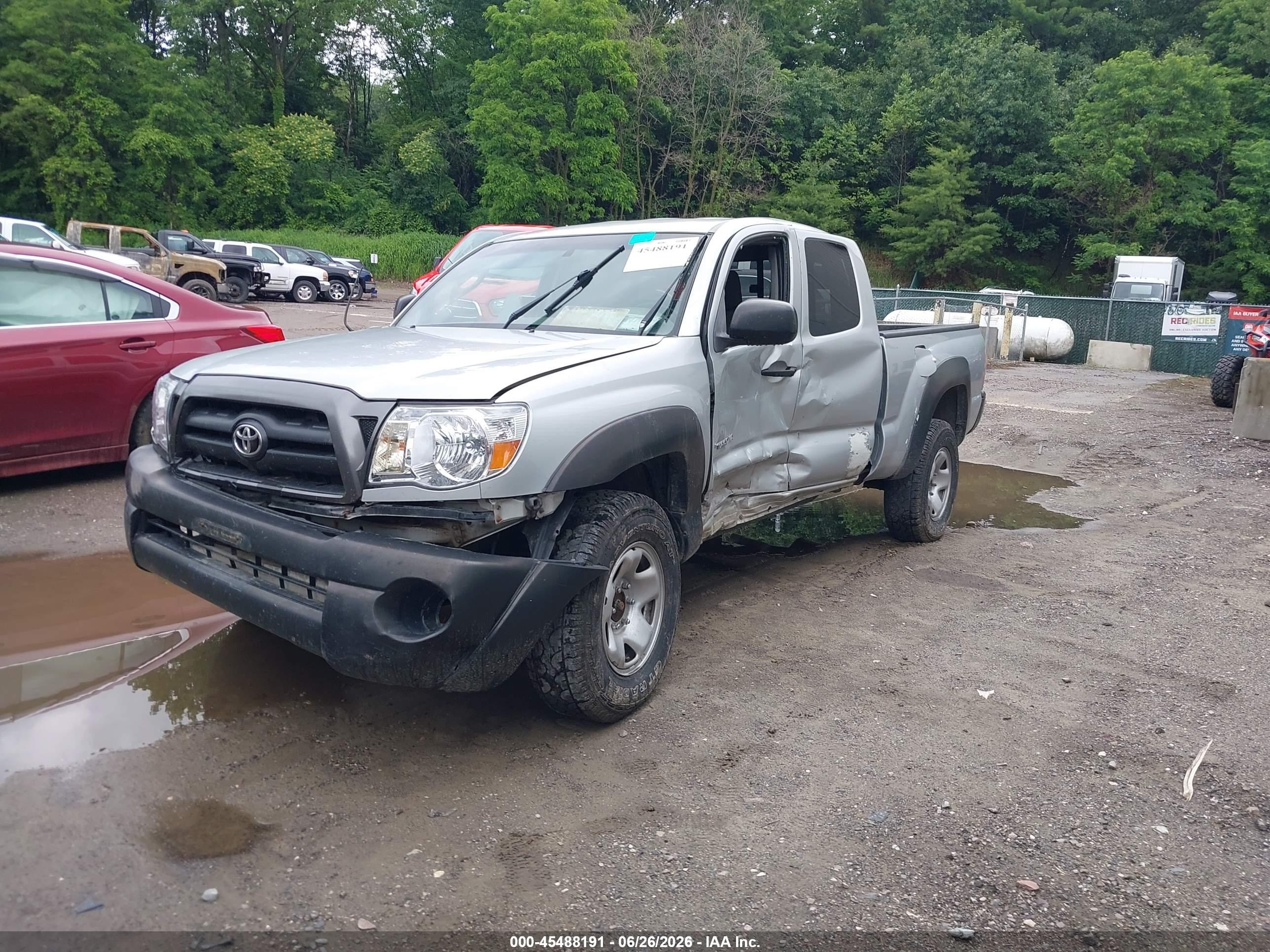2005 Toyota Tacoma   Silver vin: 5TEUX42N85Z052979