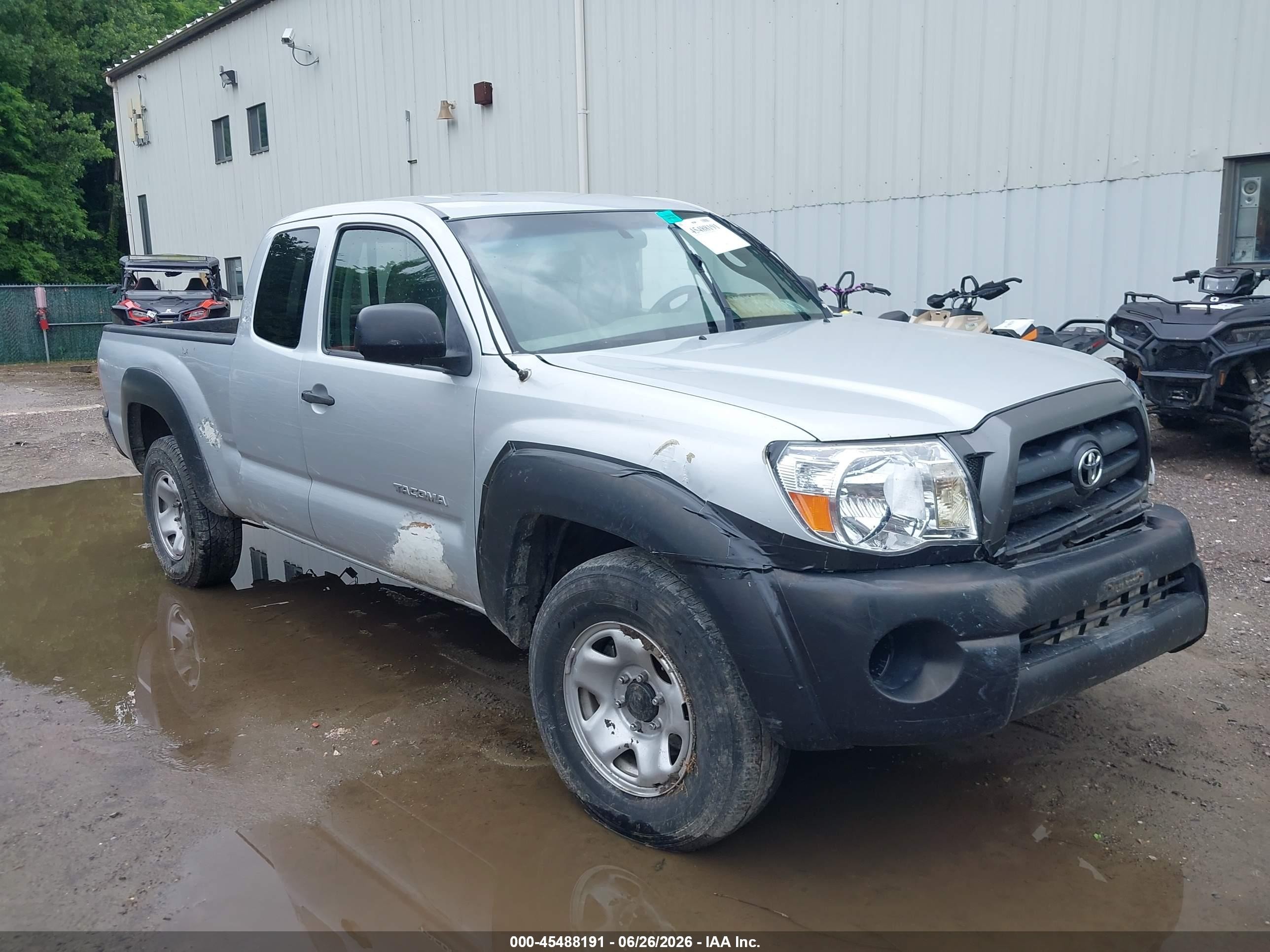 2005 Toyota Tacoma   Silver vin: 5TEUX42N85Z052979