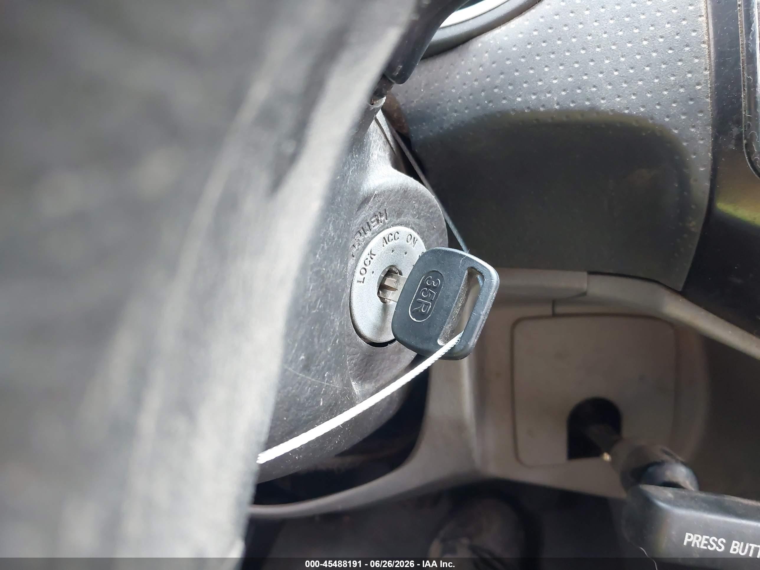 2005 Toyota Tacoma   Silver vin: 5TEUX42N85Z052979
