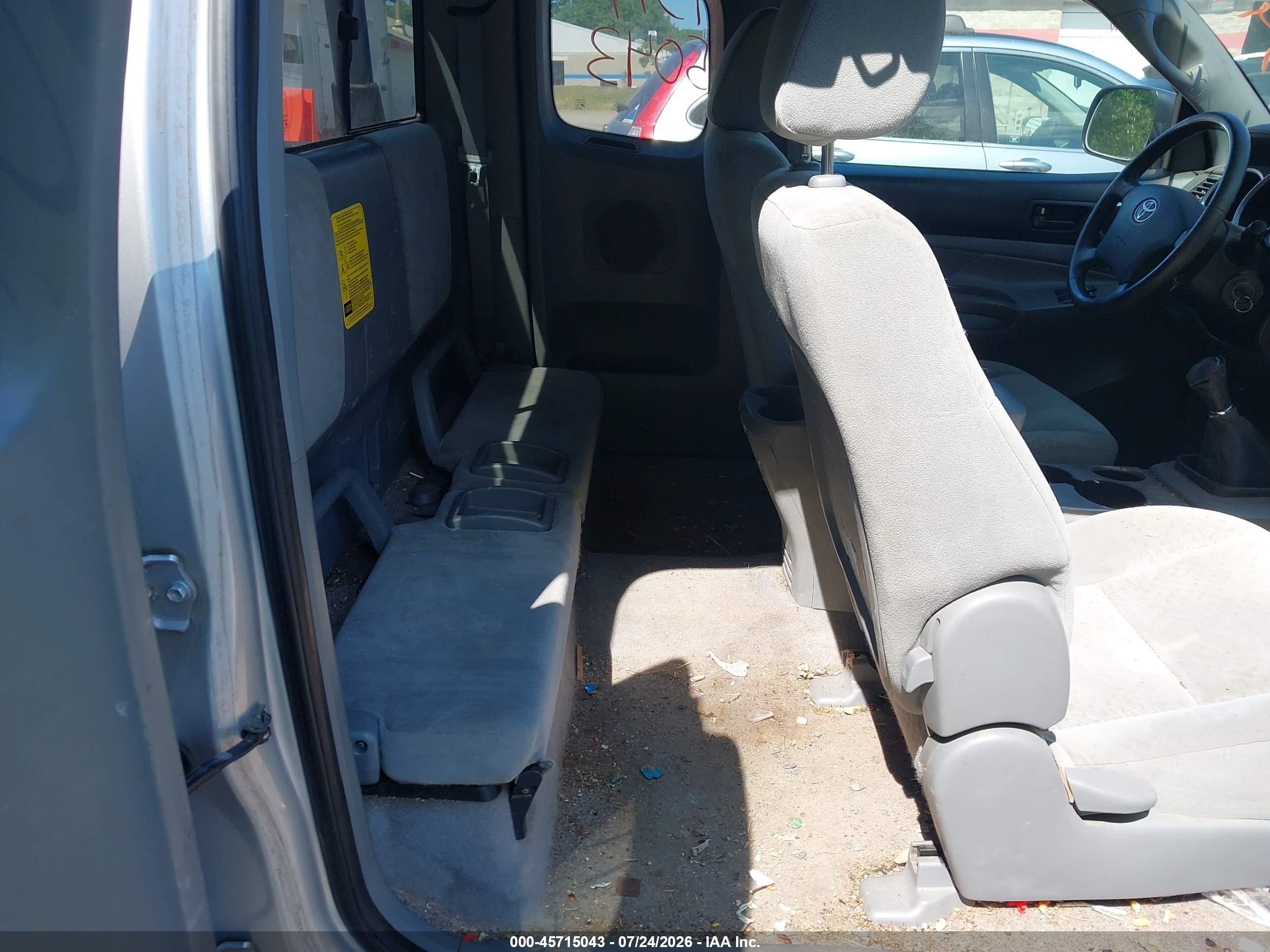 2007 Toyota Tacoma   Silver vin: 5TEUX42N87Z441334