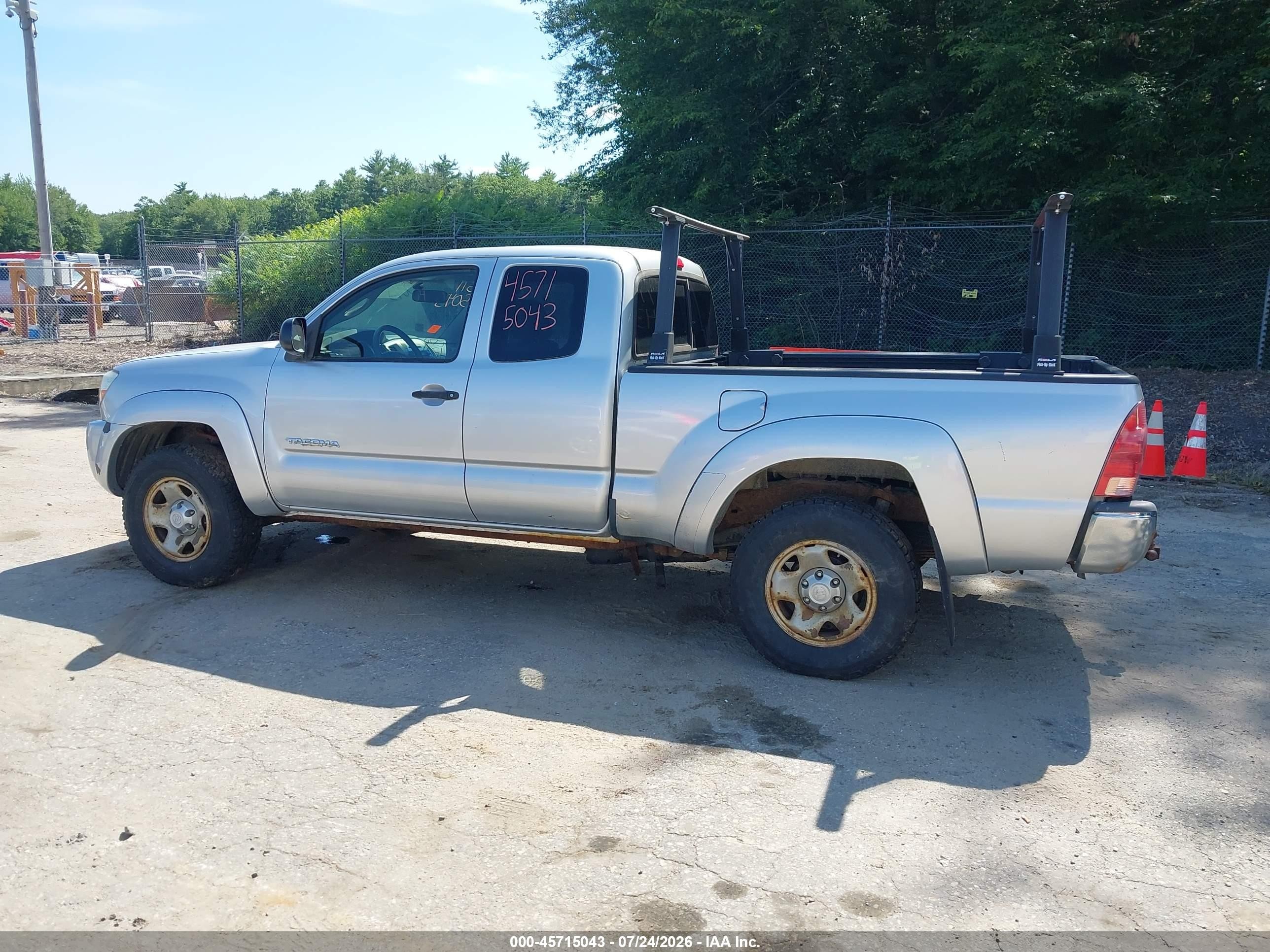 2007 Toyota Tacoma   Silver vin: 5TEUX42N87Z441334